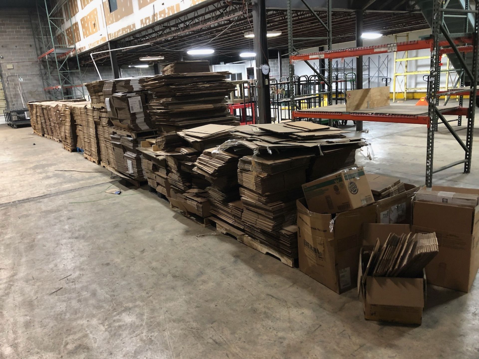 Pallets Corrugated Boxes - Image 2 of 3