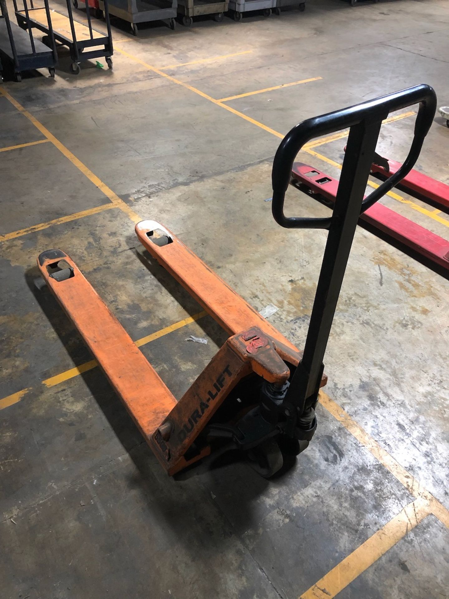 Dura-Lift 5,500 lb Pallet Jack - Image 2 of 2