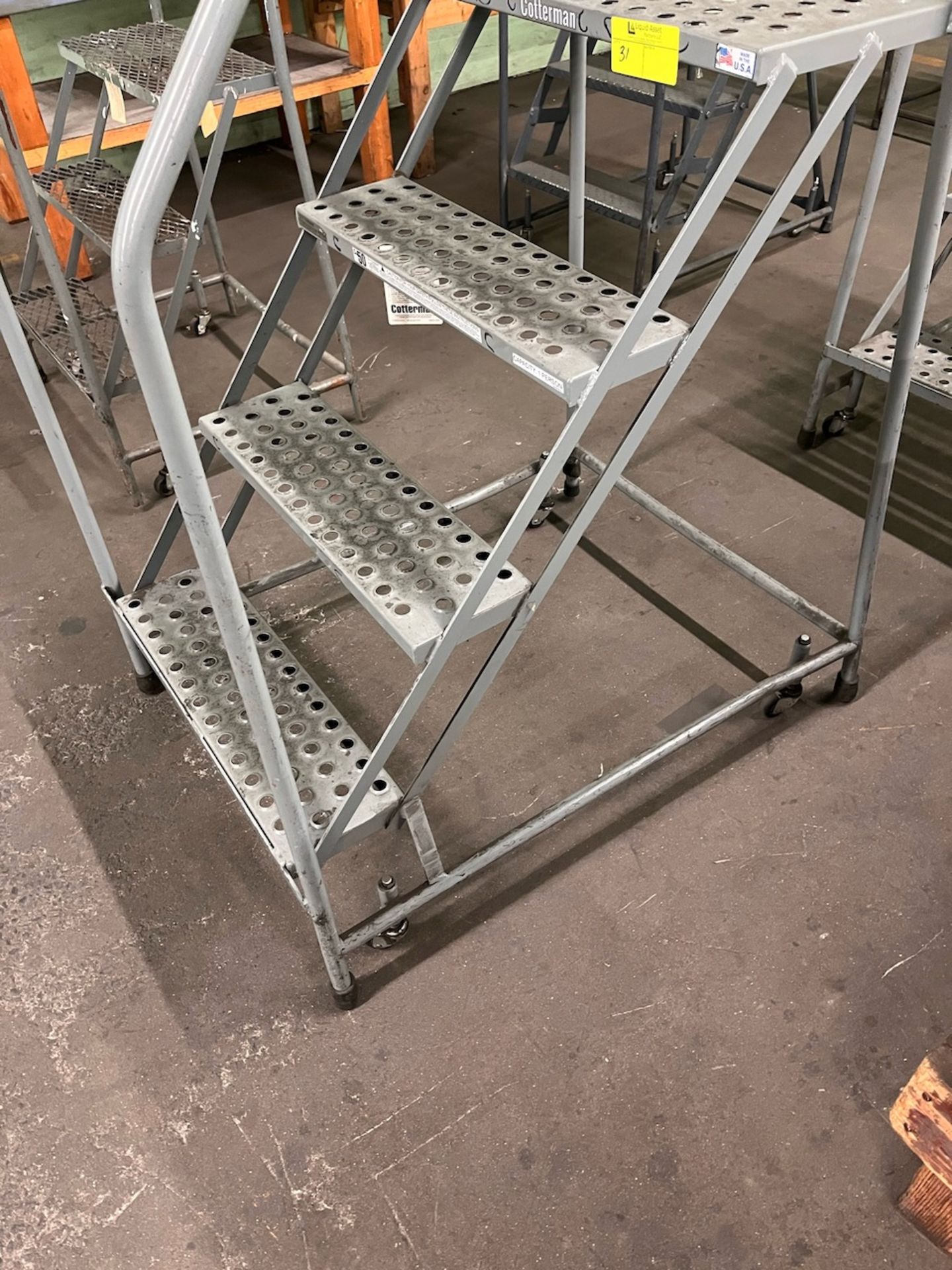 Cotterman 4 step rolling ladder 27" x 39" x 41" - Image 2 of 2