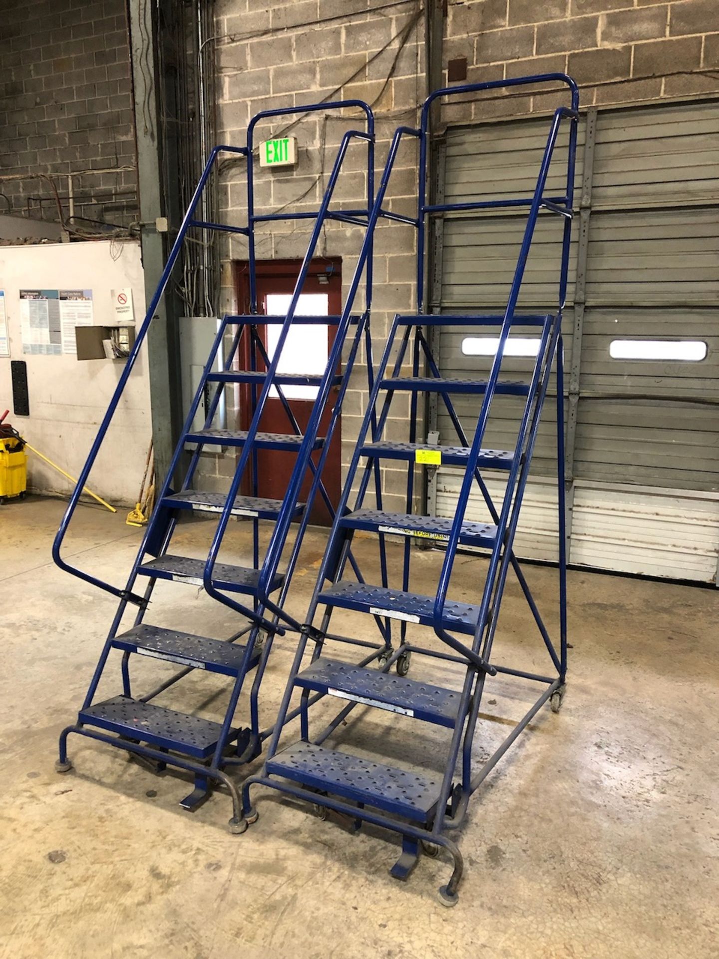 7-Step Rolling Safety Ladder