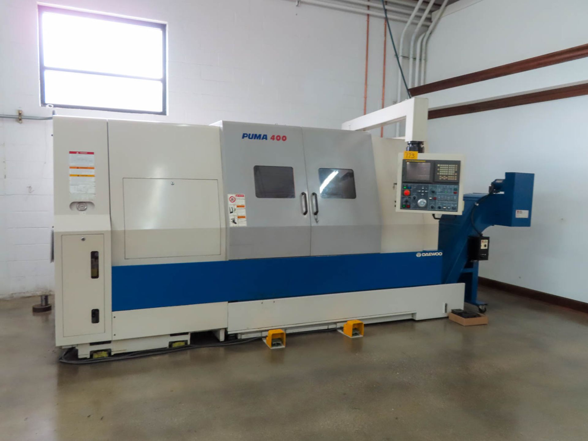 Daewoo Puma 400B CNC Turning Center, Fanuc 18iTB CNC Controls, 28" Swing Over Bed, (2002)