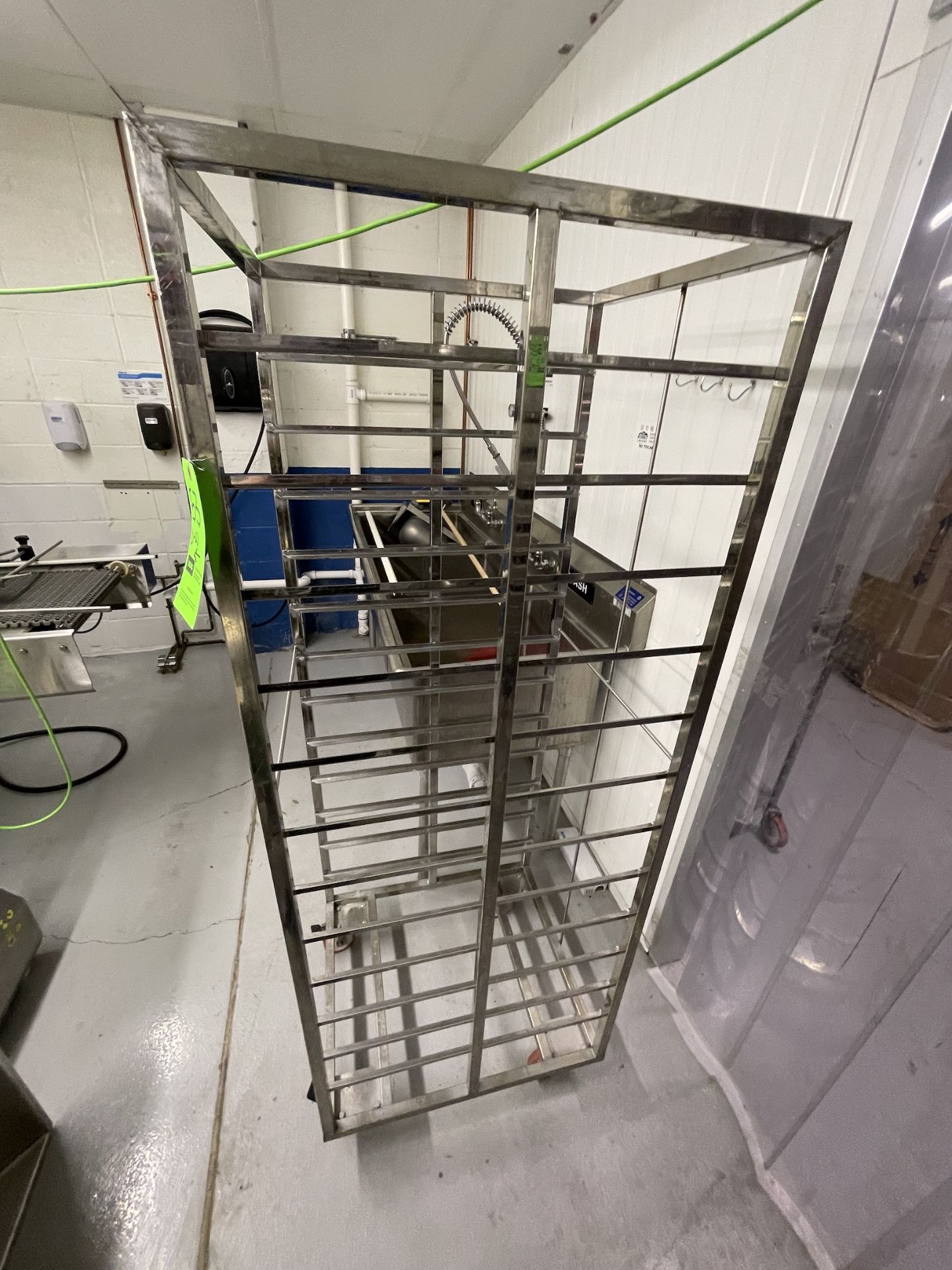 (2) STEAM TABLE / WARMING PAN RACKS, INCLUDES APPROX. (18) WARMING / STEAM TABLE PANS, APPROX. - Bild 3 aus 3