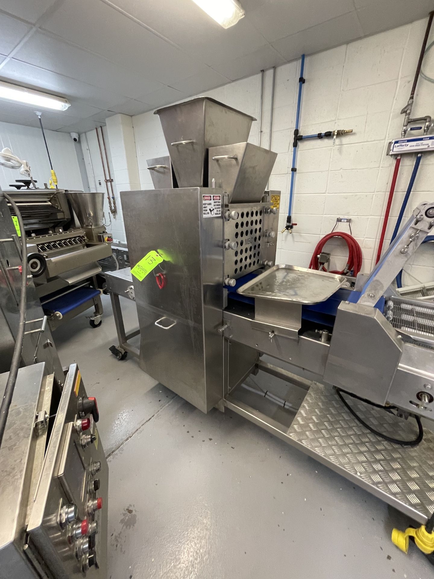 MBC FOOD MACHINERY CORP 4-WIDE RAVIOLI MACHINE, CURRENTLY SET UP FOR JUMBO ROUND RAVIOLI, APPROX. - Bild 3 aus 49