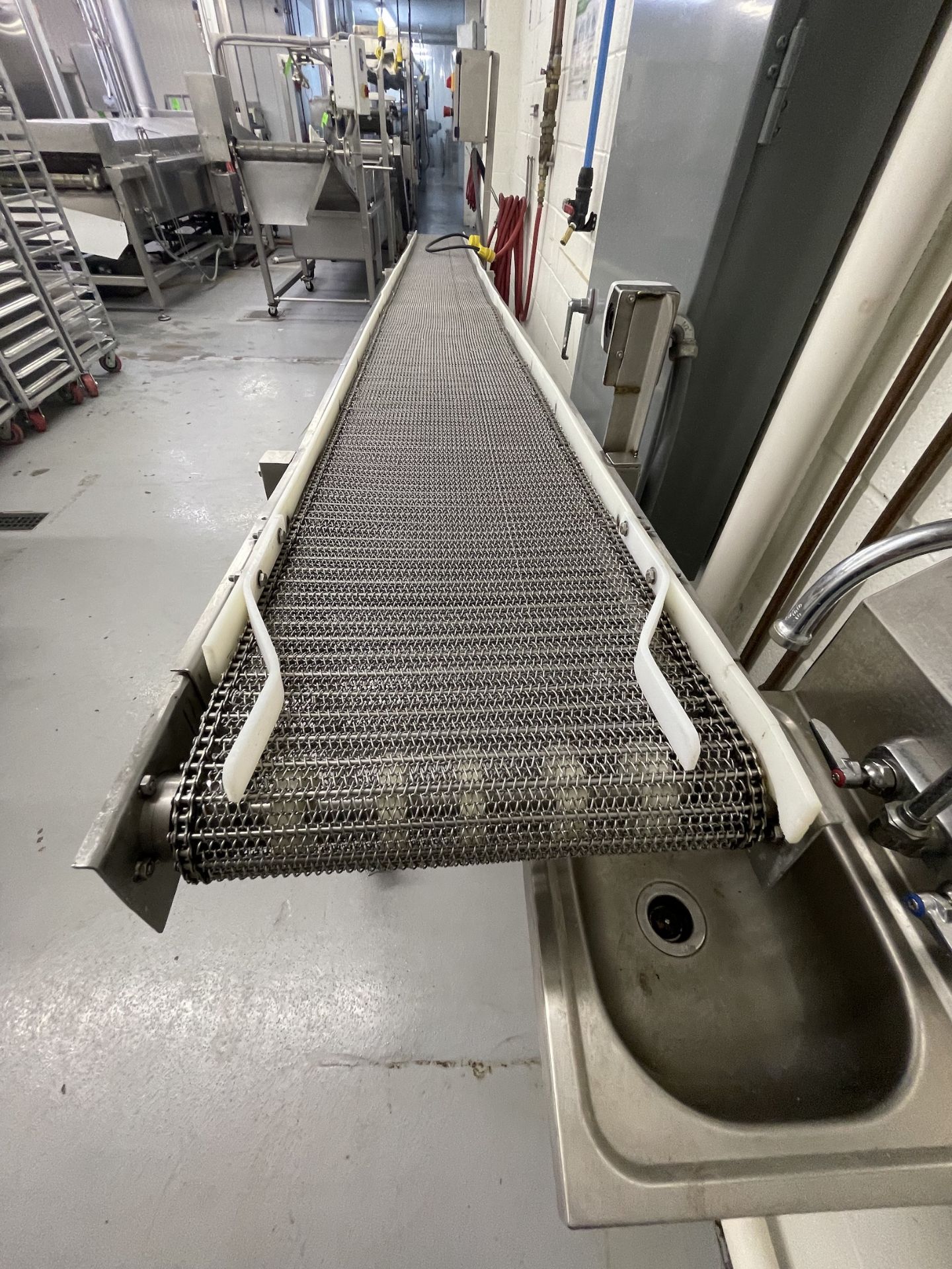 PORTABLE S/S INCLINE CONVEYOR, APPROX. 192" L X 14" W X 41" H MAX (AT OUTFEED), APPROX. 26" H - Image 3 of 12