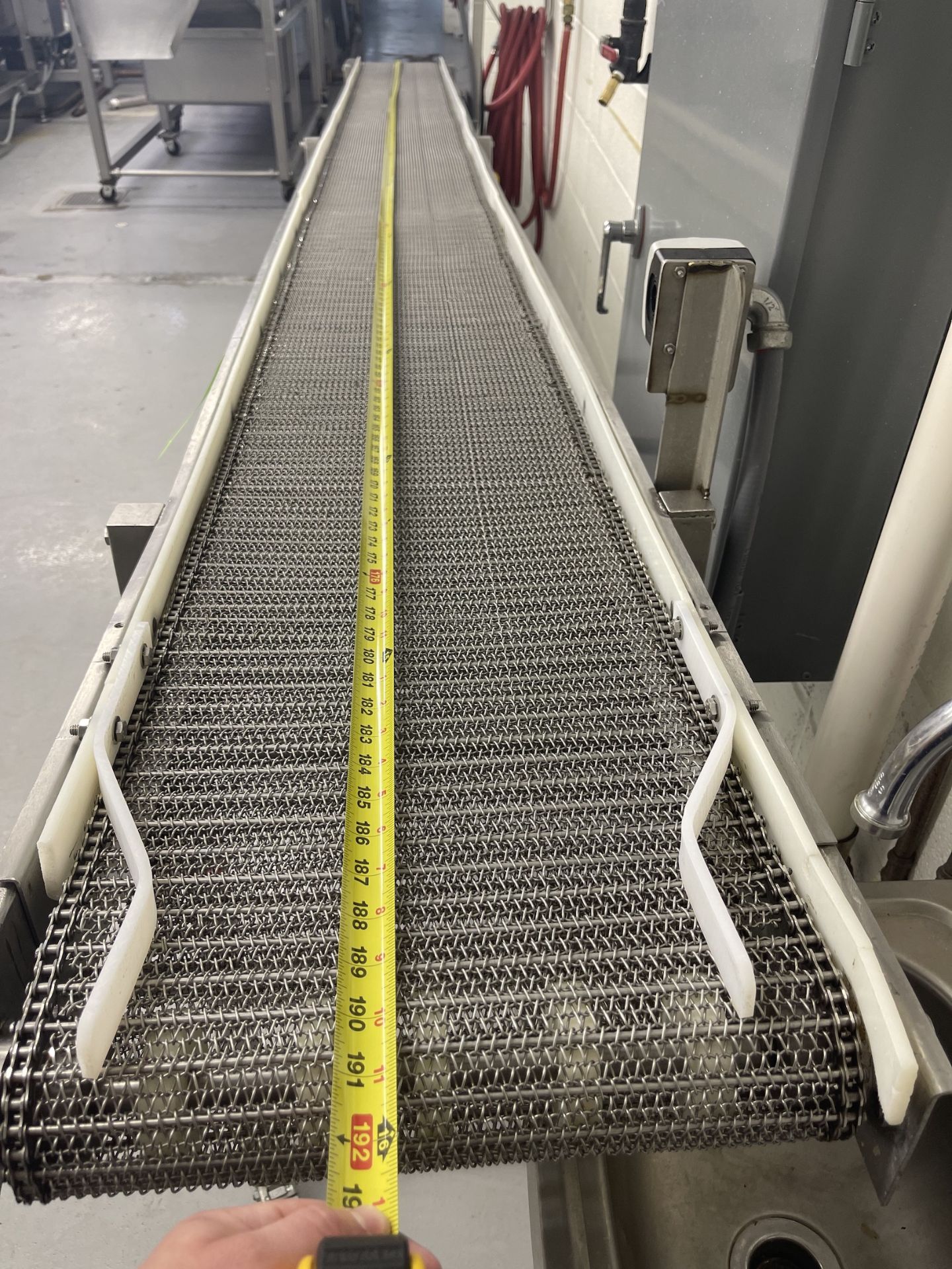 PORTABLE S/S INCLINE CONVEYOR, APPROX. 192" L X 14" W X 41" H MAX (AT OUTFEED), APPROX. 26" H - Image 10 of 12