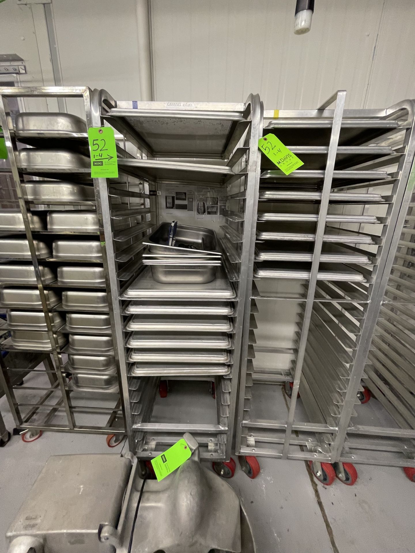 (4) CHANNEL ALUMINUM BAKING PAN RACK, MODEL 401A, INCLUDES APPROX. (30) BAKING SHEET PANS, MIX OF - Image 2 of 3