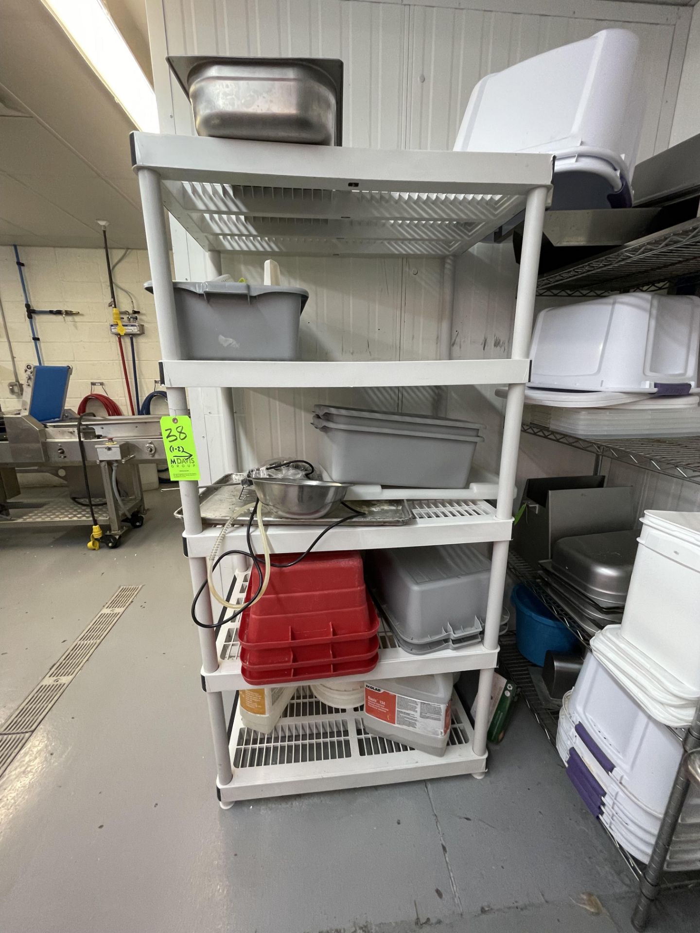 (1) PLASTIC STACKABLE RACK, (1) WIRE RACK, BOTH INCLUDE CONTENTS OF RACK, INGREDIENT BINS / TOTES, - Bild 13 aus 14