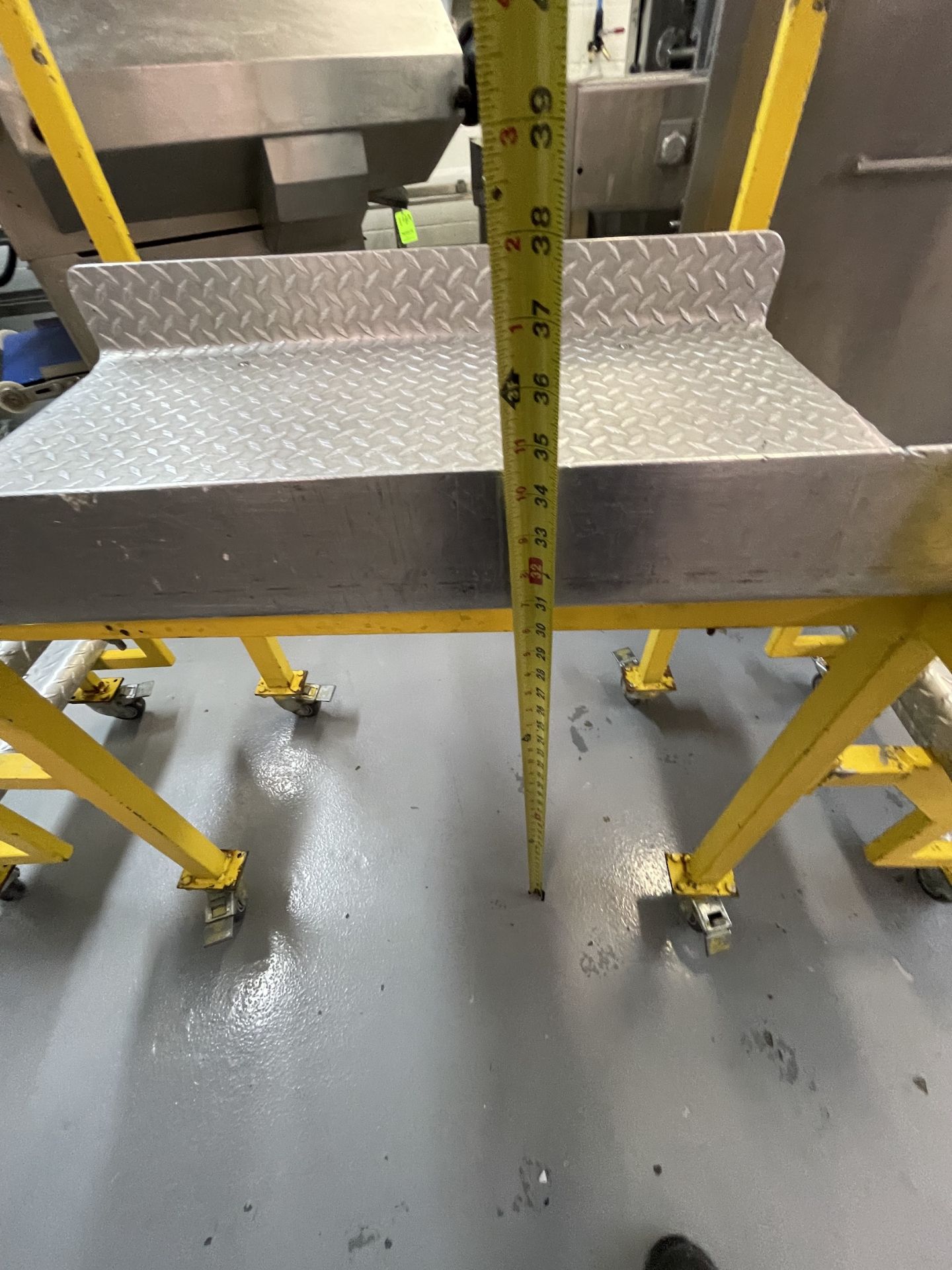 PORTABLE 3-STEP OPERATOR PLATFORM WITH DIAMOND PLATTING - Image 5 of 6