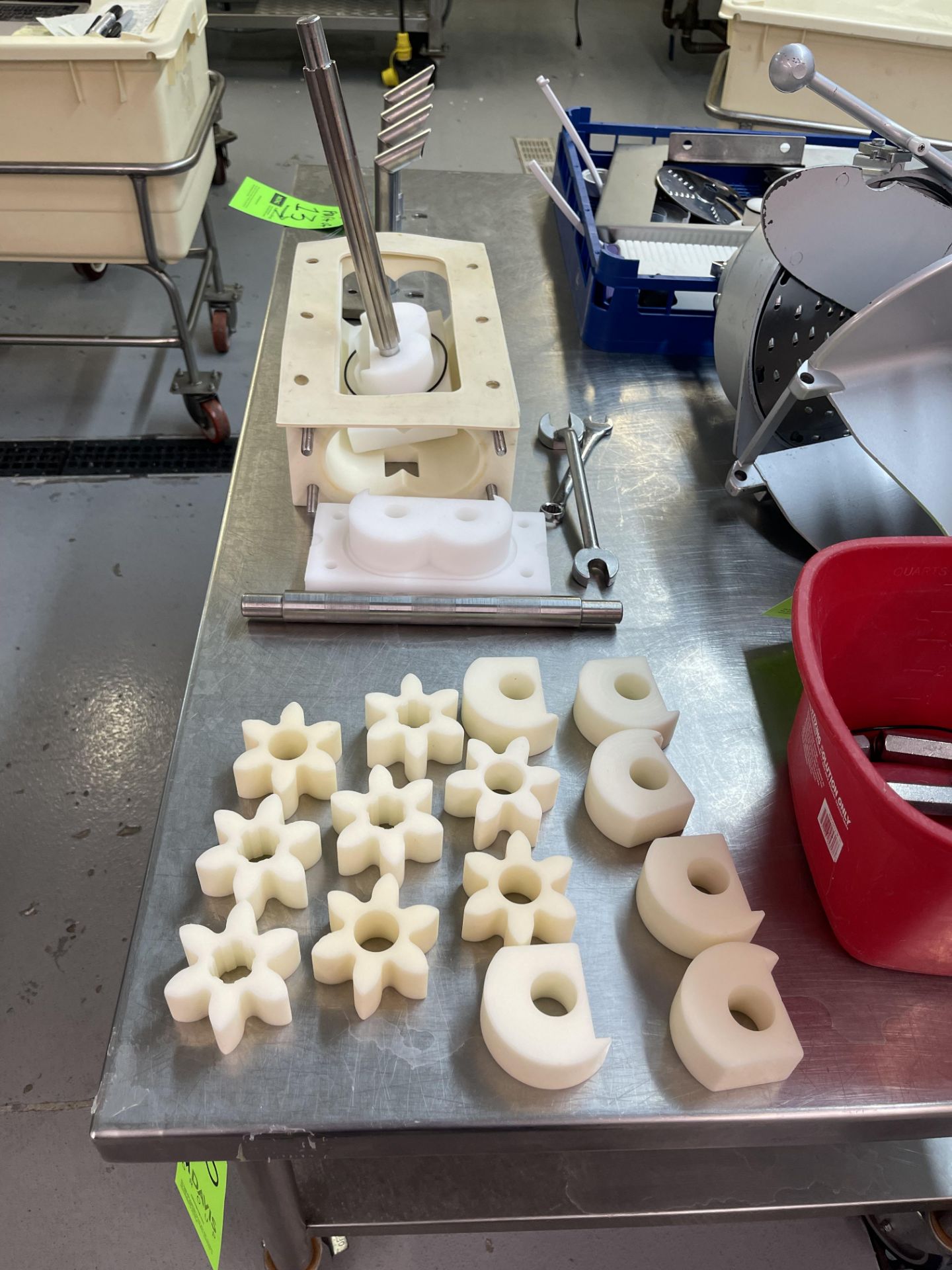 MBC FOOD MACHINERY CORP 4-WIDE RAVIOLI MACHINE, CURRENTLY SET UP FOR JUMBO ROUND RAVIOLI, APPROX. - Bild 34 aus 49