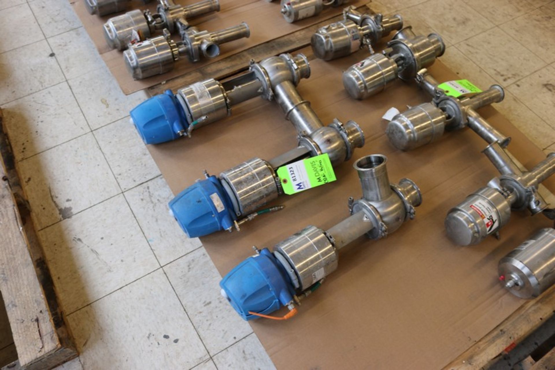 (3) S/S 2-Way Air Valves,Aprox. 2-3/4" Clamp Type, with Control Tops (INV#82322) (LOCATED @ MDG - Bild 3 aus 3