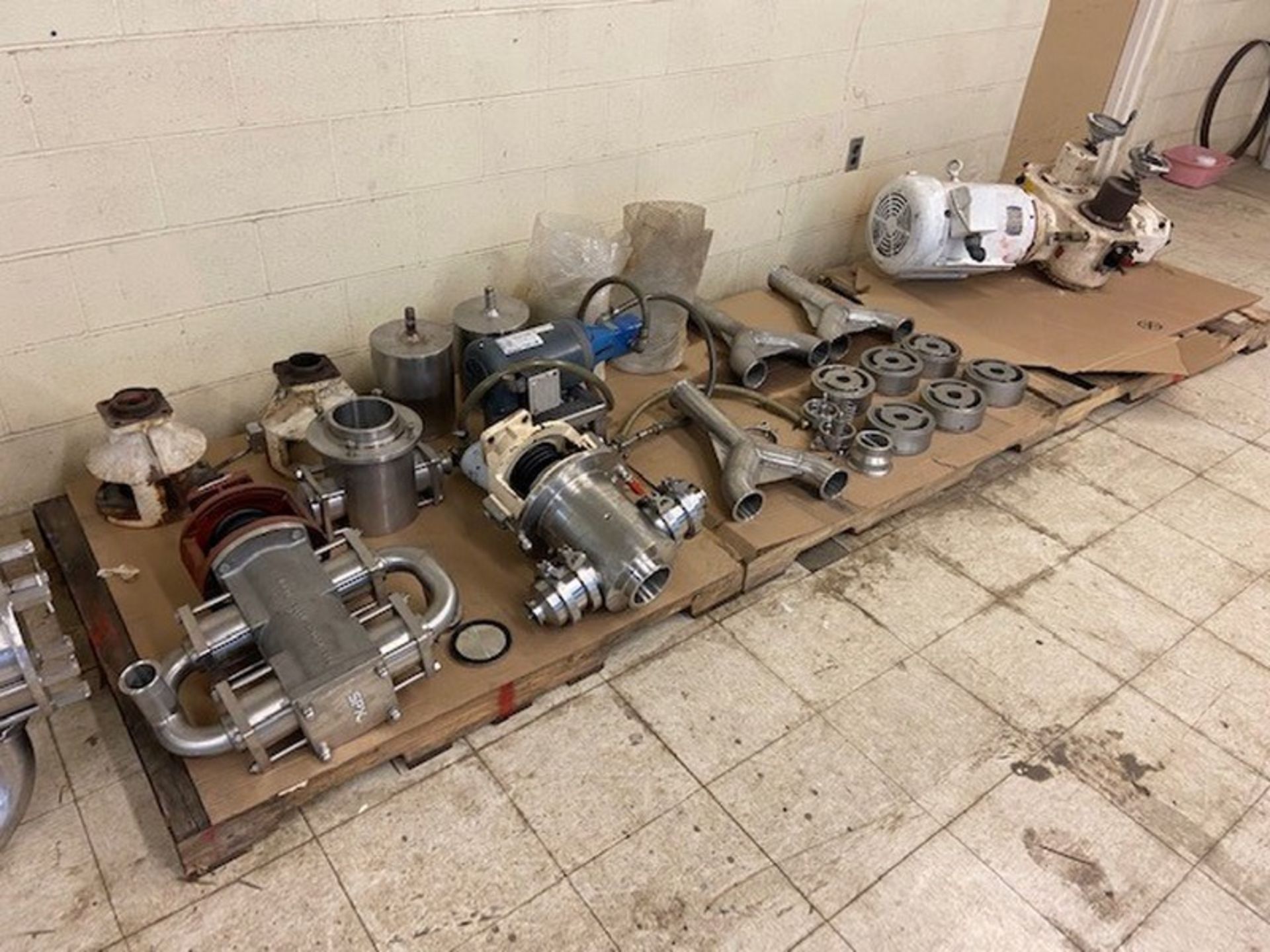 Braun & Lubbe Metering Pump System,S/N 294202, with (3) Pallets of Associated Parts, Including 15 hp - Image 4 of 7