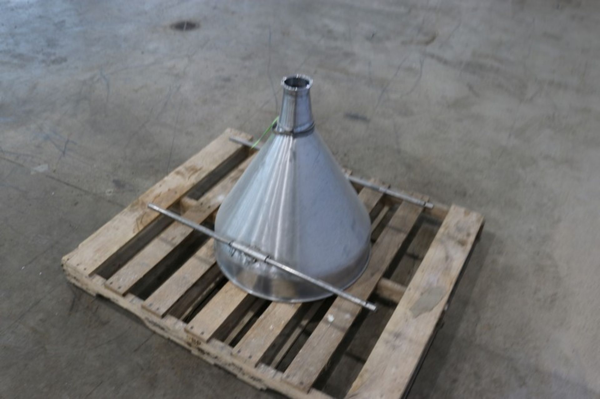 S/S Single Wall Funnel,with Aprox. 3" Clamp Type Discharge (INV#69373)(Located at the MDG Auction - Bild 3 aus 3