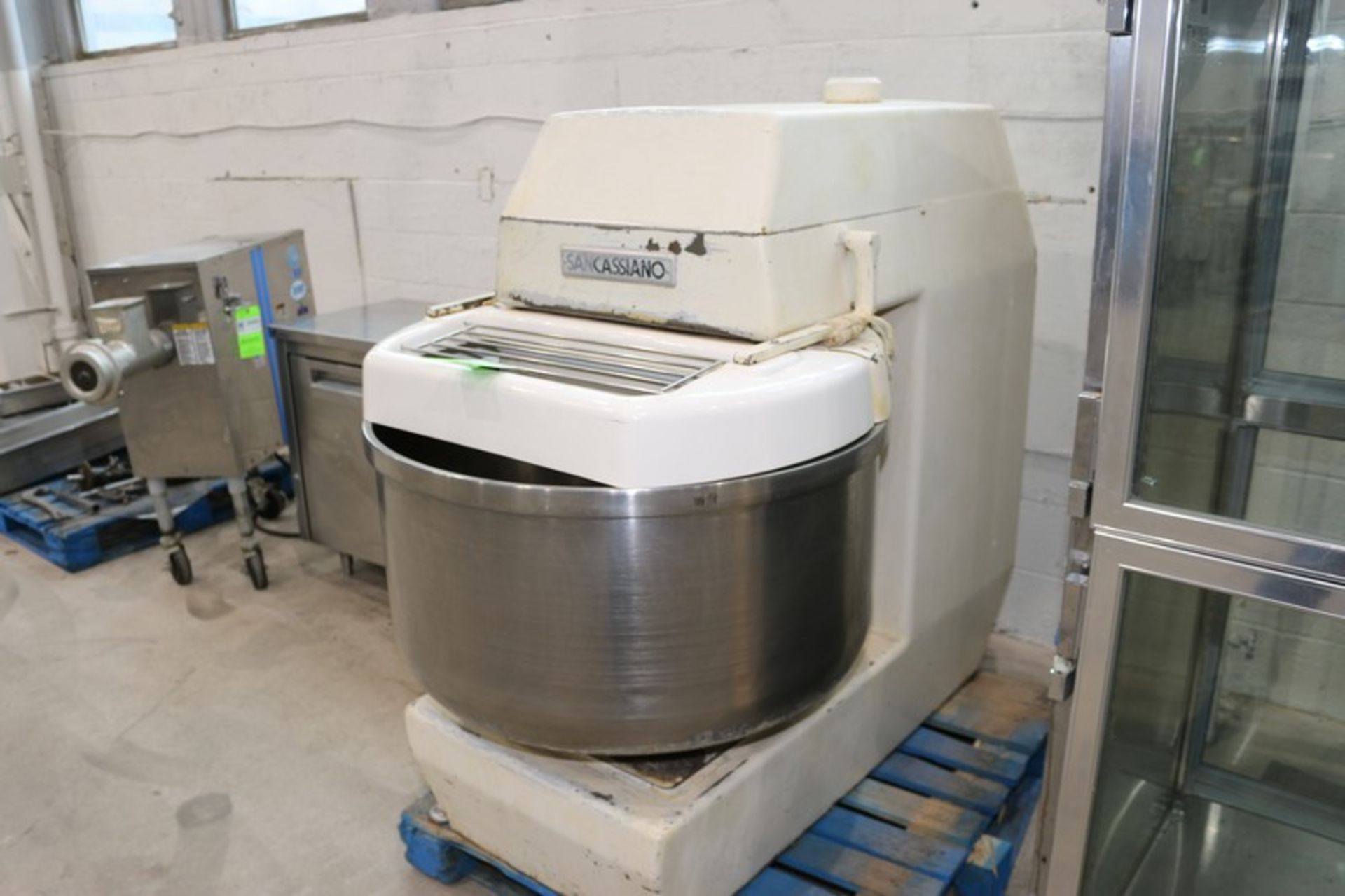 SanCassiano Mixer,Type F.3.X., S/N 13327, 160 Kg Capacity, Weight 800 kg, 220 Volts, with S/S Mixing - Image 2 of 4