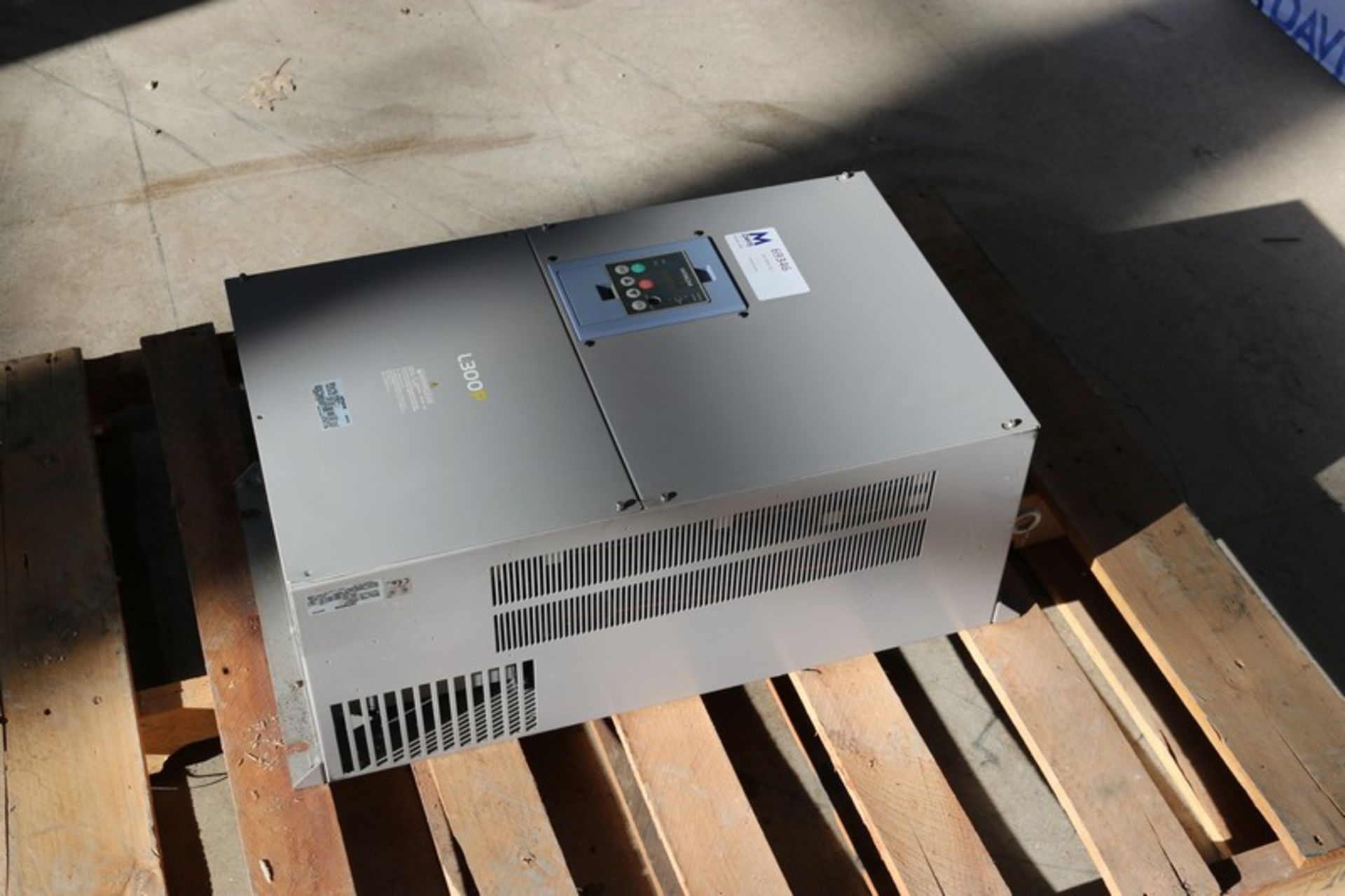 Hitachi 125 hp Inverter, M/N L300P-900HFU2, MFG No.: 7046T18476 70001 (INV#69346)(Located at the MDG - Image 8 of 9