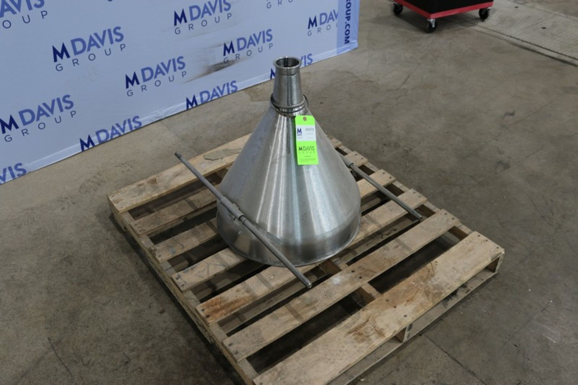 S/S Single Wall Funnel,with Aprox. 3" Clamp Type Discharge (INV#69373)(Located at the MDG Auction - Bild 2 aus 3