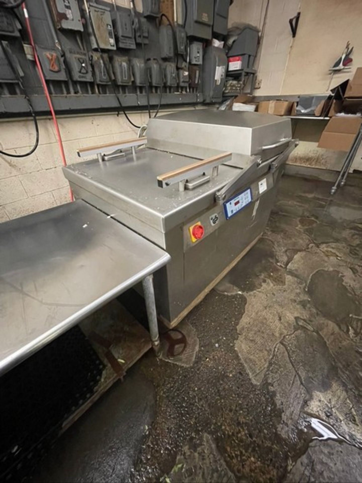 MULTIVAC CHAMBER SEALER, MODEL C450, S/N 105643, CHAMBER APPROX. 26" X 22", ONBOARD VACUUM PUMP, 220 - Image 3 of 23