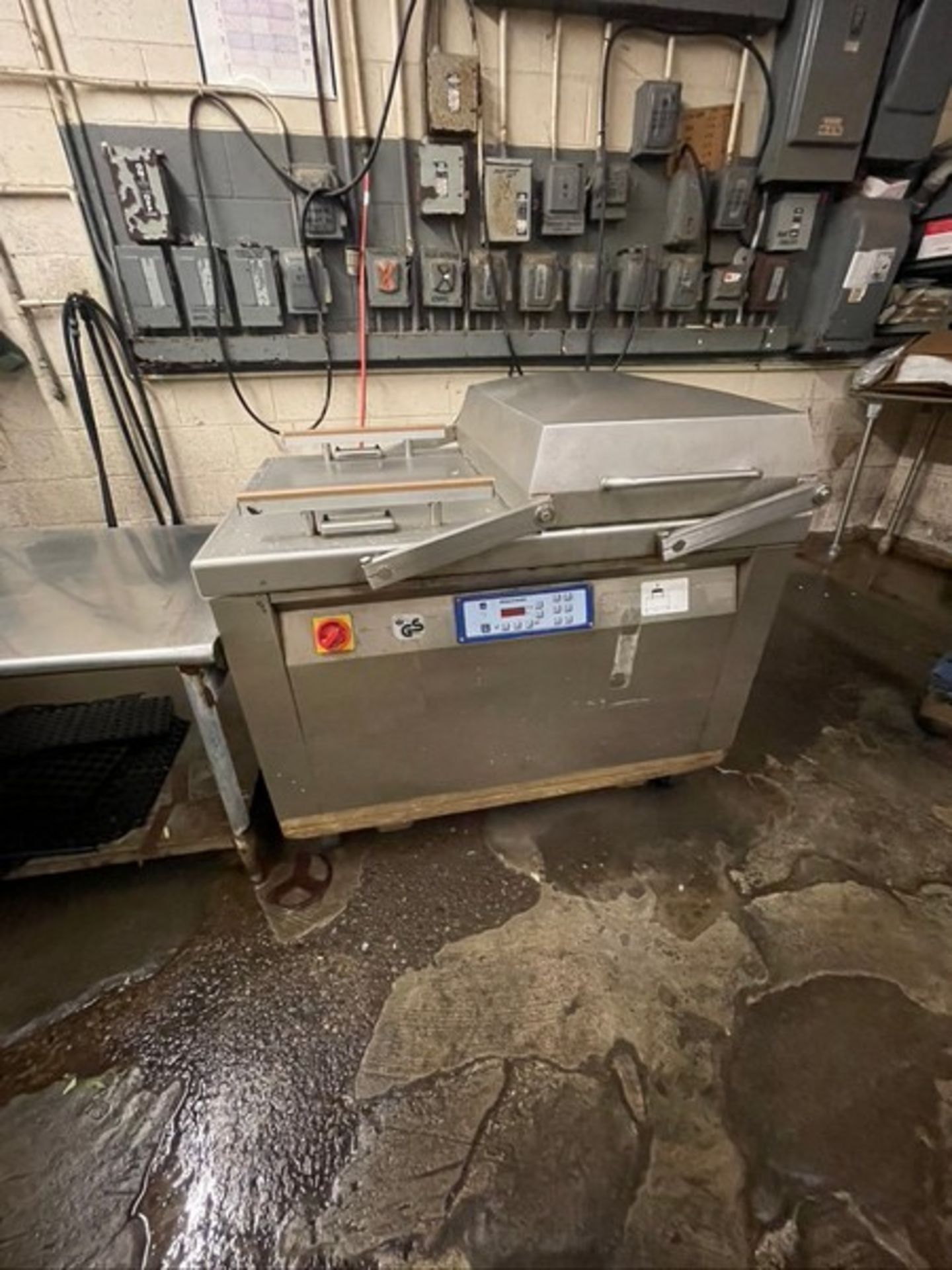 MULTIVAC CHAMBER SEALER, MODEL C450, S/N 105643, CHAMBER APPROX. 26" X 22", ONBOARD VACUUM PUMP, 220 - Image 4 of 23