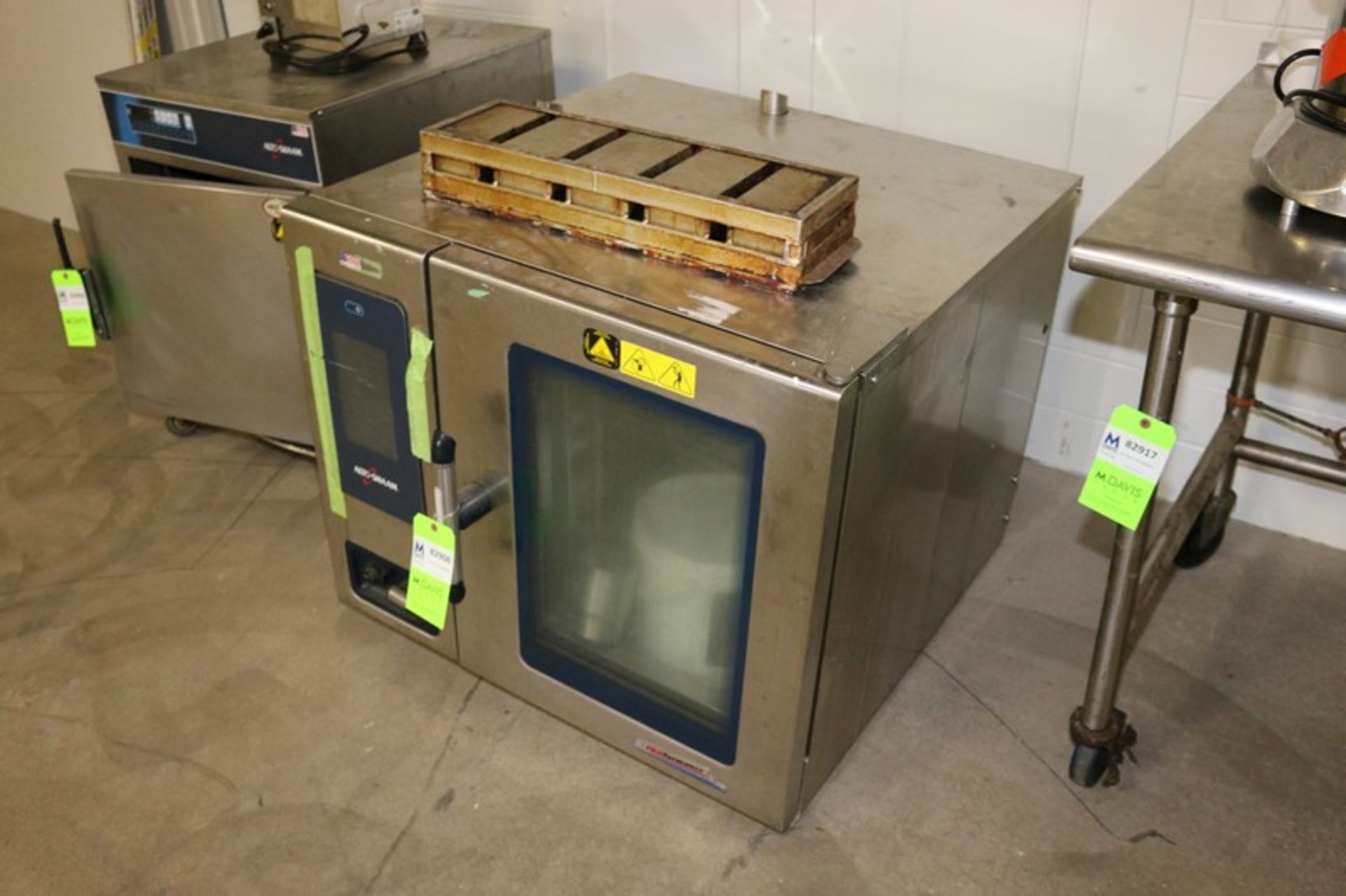 Alto-Shaam Single Door Oven,M/N CTP6-10G, 120 Volts, 1 Phase, with 5-Compartment Baking Pan (INV# - Image 2 of 5