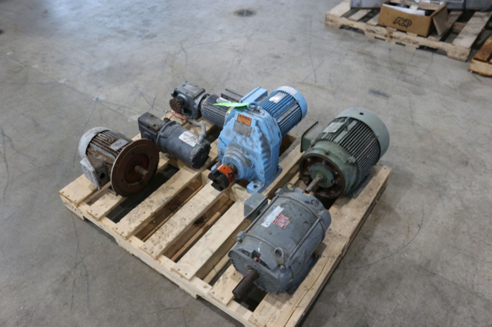 Pallet of Assorted Motors & Drives,with (1) Marathon 7-1/2 hp Motor, (1) US Motor 15 hp, (1) WEG 1 - Bild 3 aus 4