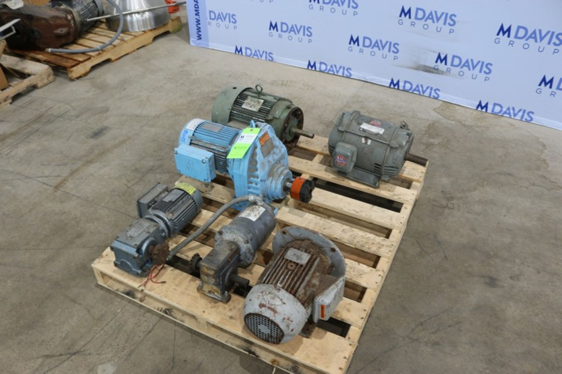 Pallet of Assorted Motors & Drives,with (1) Marathon 7-1/2 hp Motor, (1) US Motor 15 hp, (1) WEG 1 - Bild 2 aus 4