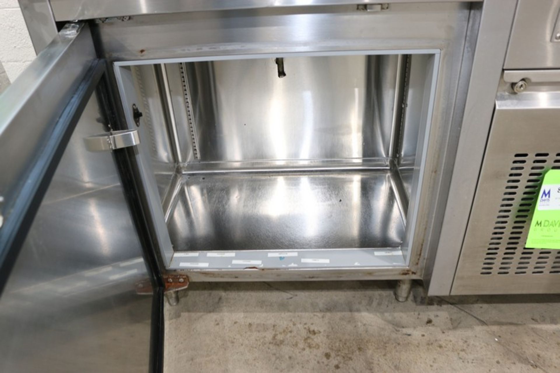 Carbone S/S Refrigerator Counter,with Bottom Refrigerator Compartment, Overall Dims.: Aprox. 48" L x - Bild 3 aus 4