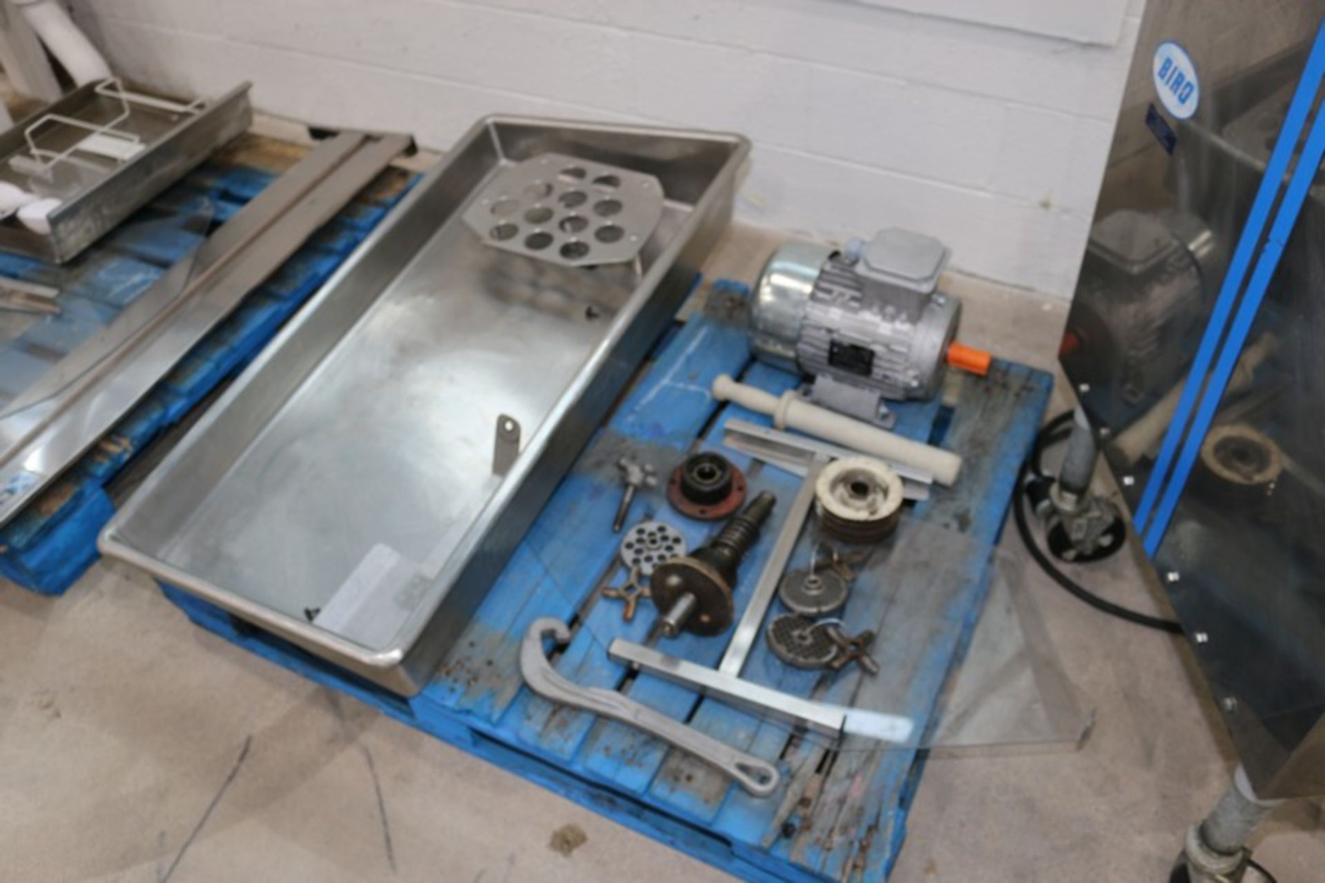 Biro S/S Meat Grinder,M/N 346.3 K-16, S/N 32669, with 1 hp Motor, with (1) Pallet of Parts, - Image 6 of 7