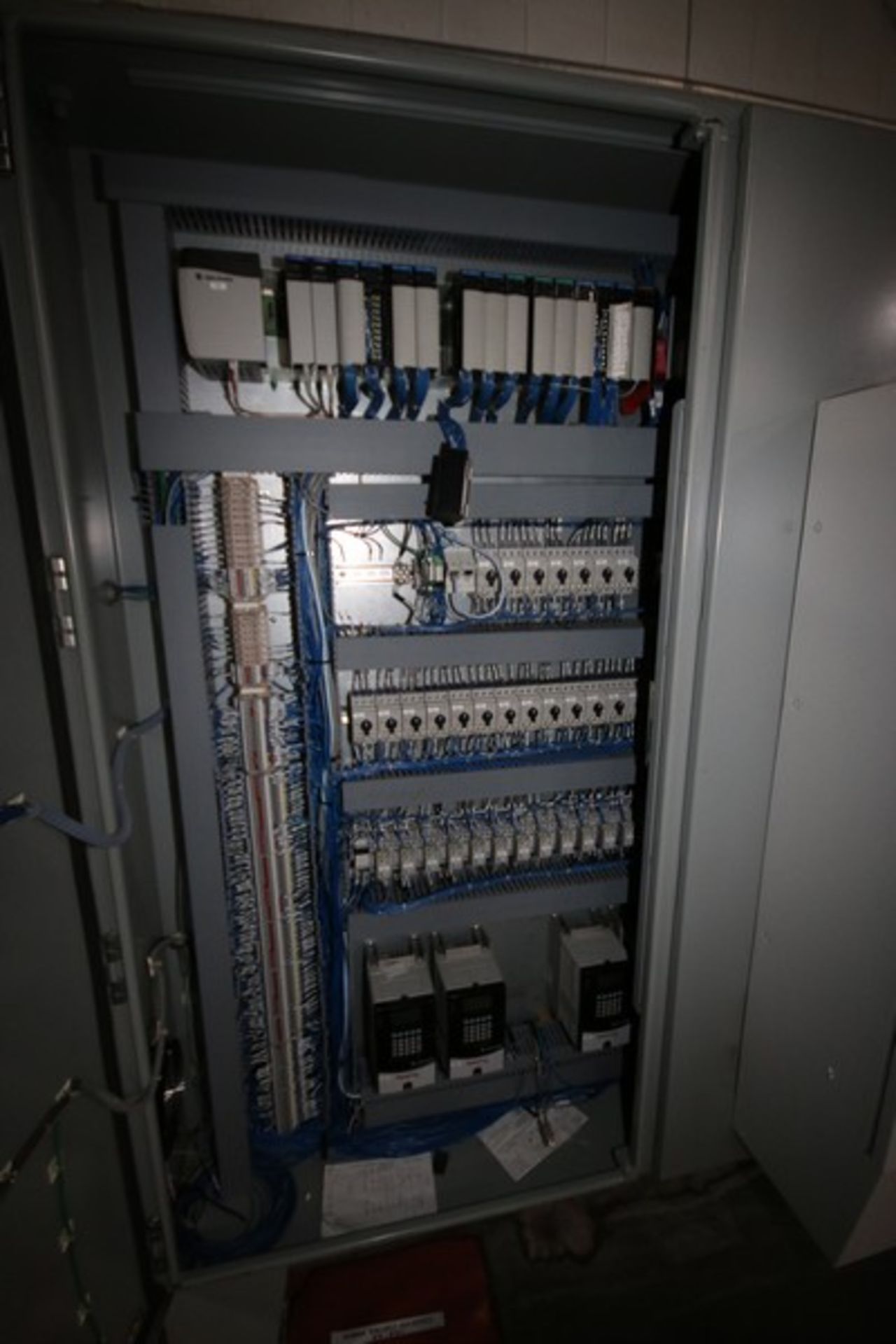 Double Door Control Cabinet, with Allen-Bradley 17-Slot PLC, with (7) Allen-Bradley PowerFlex - Image 3 of 5