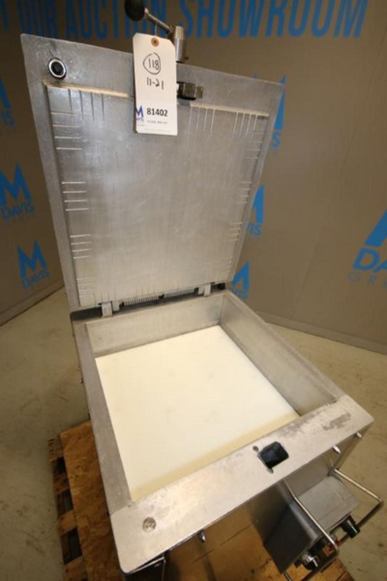 Vacuum Chamber with 19" x 19" x 5.5" D Chamber,S/S Covers (INV#81402)(Located @ the MDG Auction - Image 2 of 8