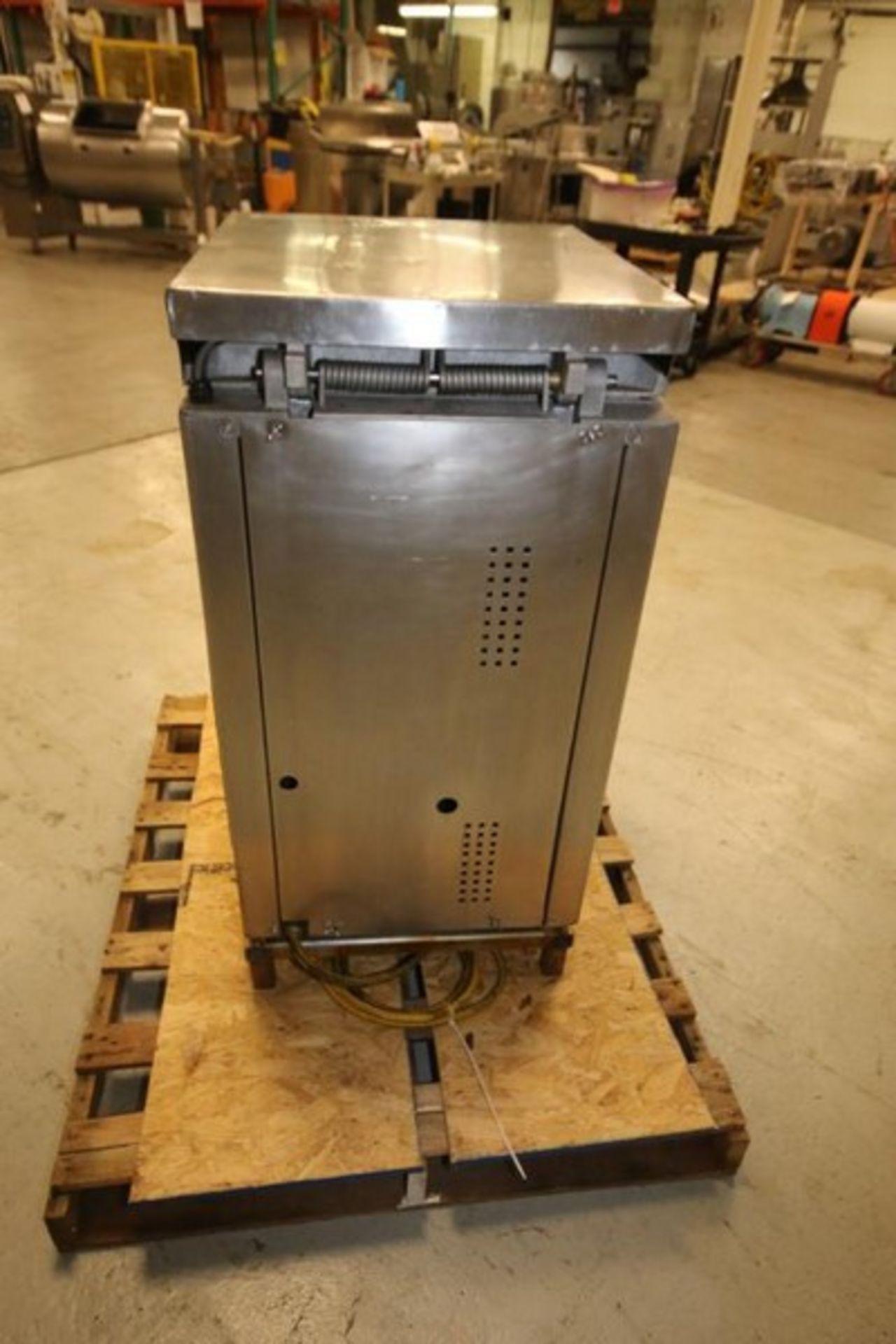 Vacuum Chamber with 19" x 19" x 5.5" D Chamber,S/S Covers (INV#81402)(Located @ the MDG Auction - Image 5 of 8