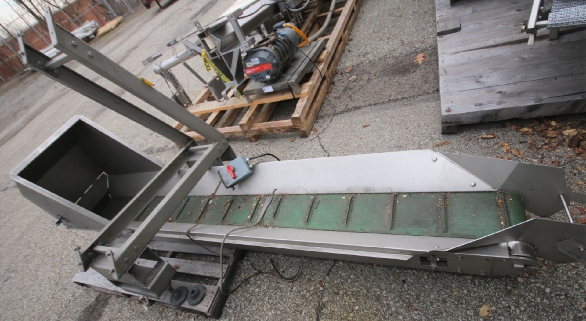 10 ft L S/S Power Inclined Conveyor with 9" W Belt, 20" x 24" Bottom Hinged Hopper with Legs (INV# - Image 2 of 3