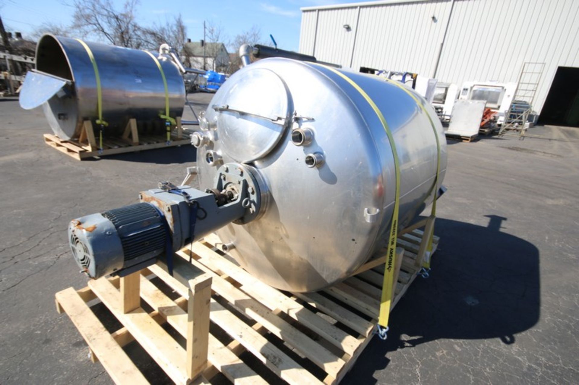 Aprox. 600 Gallon Dome Top Jacketed S/S Mix Tank with Lightnin' 3.5 hp/1765 rpm Vertical Drive Motor - Image 4 of 8