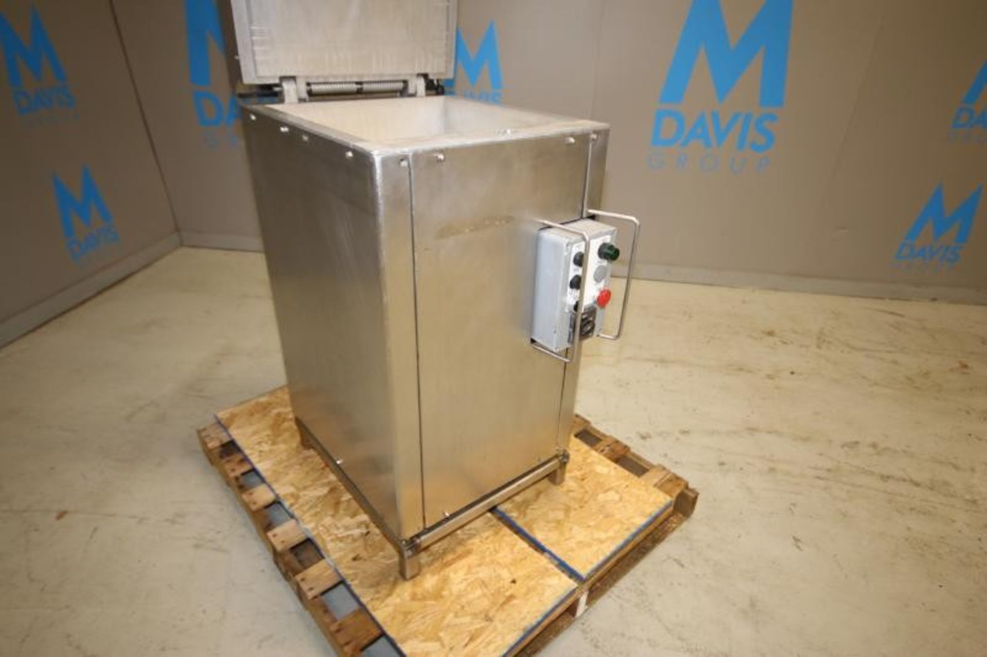 Vacuum Chamber with 19" x 19" x 5.5" D Chamber,S/S Covers (INV#81402)(Located @ the MDG Auction - Image 3 of 8