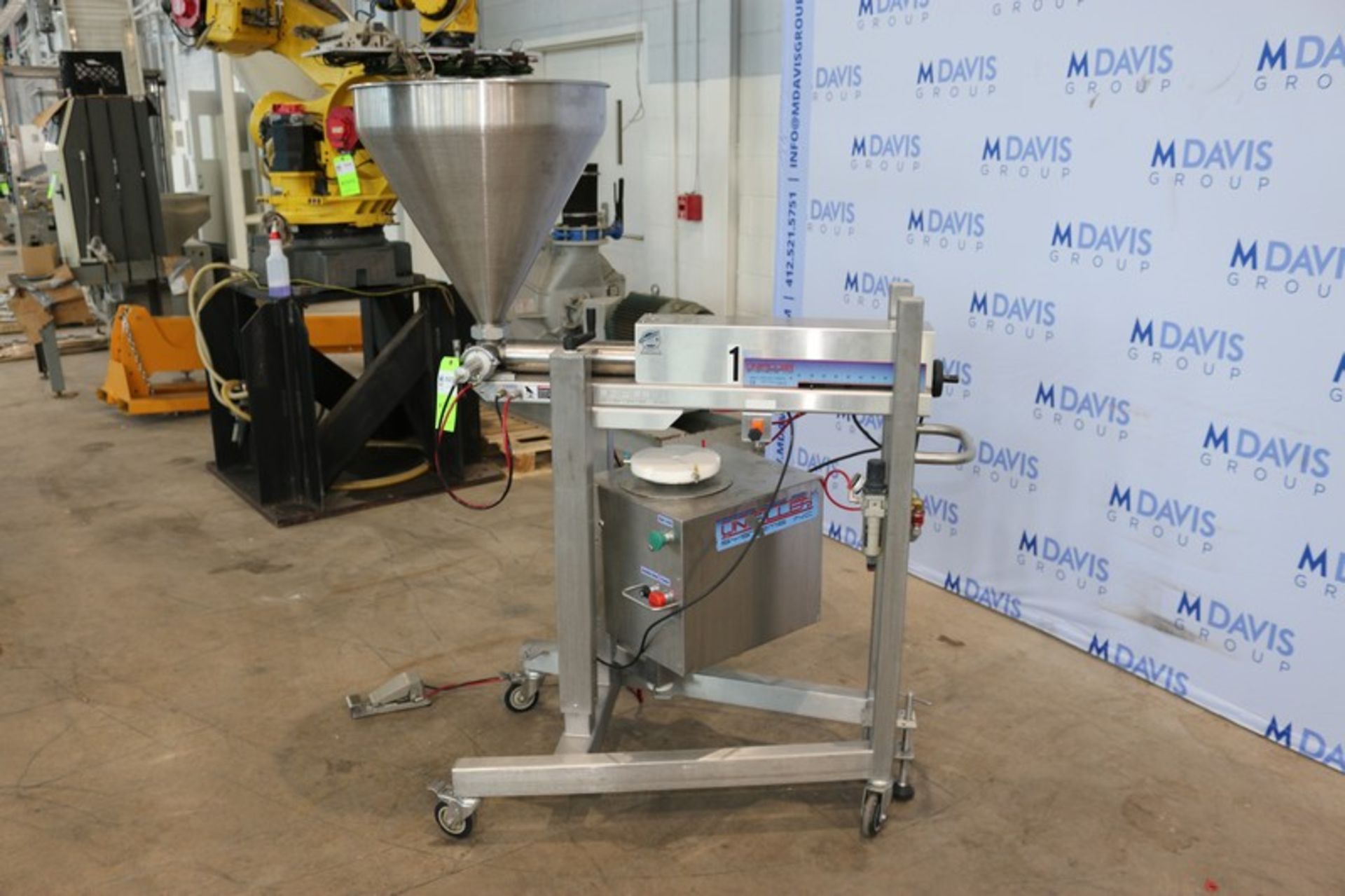 Unifiller Single Head Filler, with Aprox. 1-1/2" Clamp Type Outlet, with Foot Control & S/S Infeed - Bild 4 aus 9