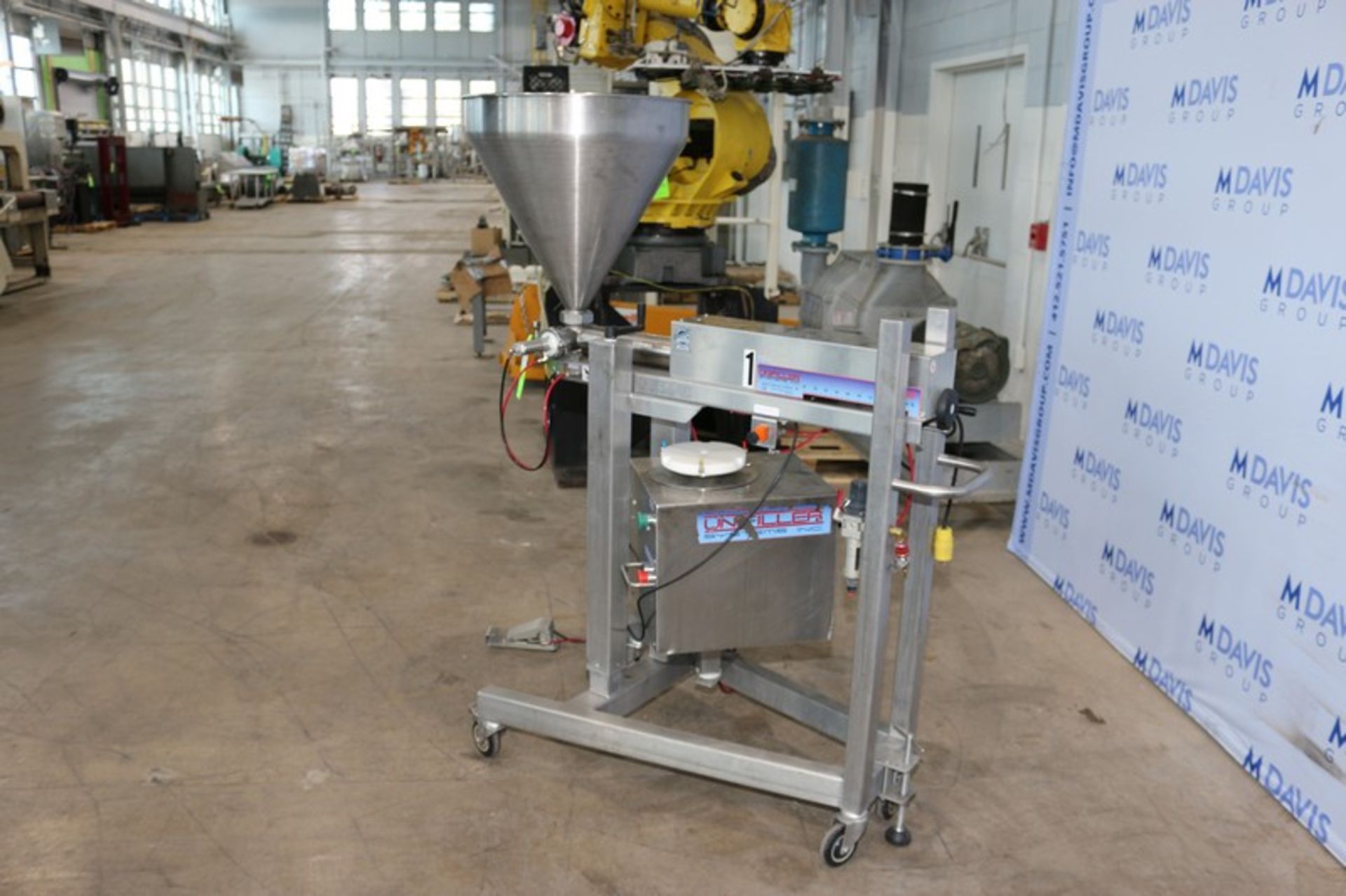 Unifiller Single Head Filler, with Aprox. 1-1/2" Clamp Type Outlet, with Foot Control & S/S Infeed - Bild 8 aus 9