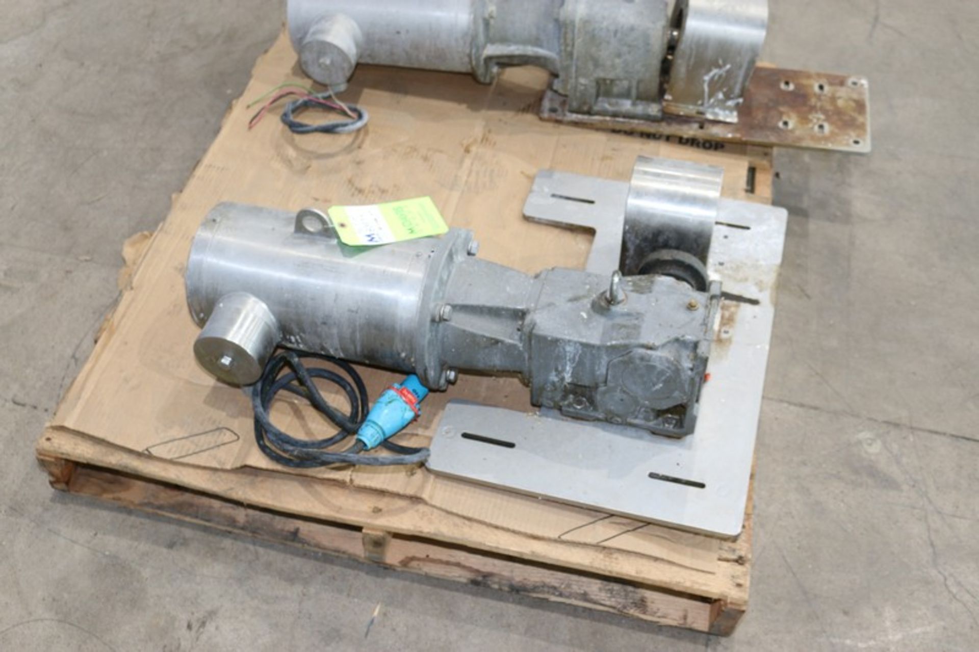 Baldor 1 hp & 3 hp S/S Clad Drive, 230/460 Volts, 3 Phase, Both 1750 RPM (INV#83094)(Located @ the - Bild 3 aus 5