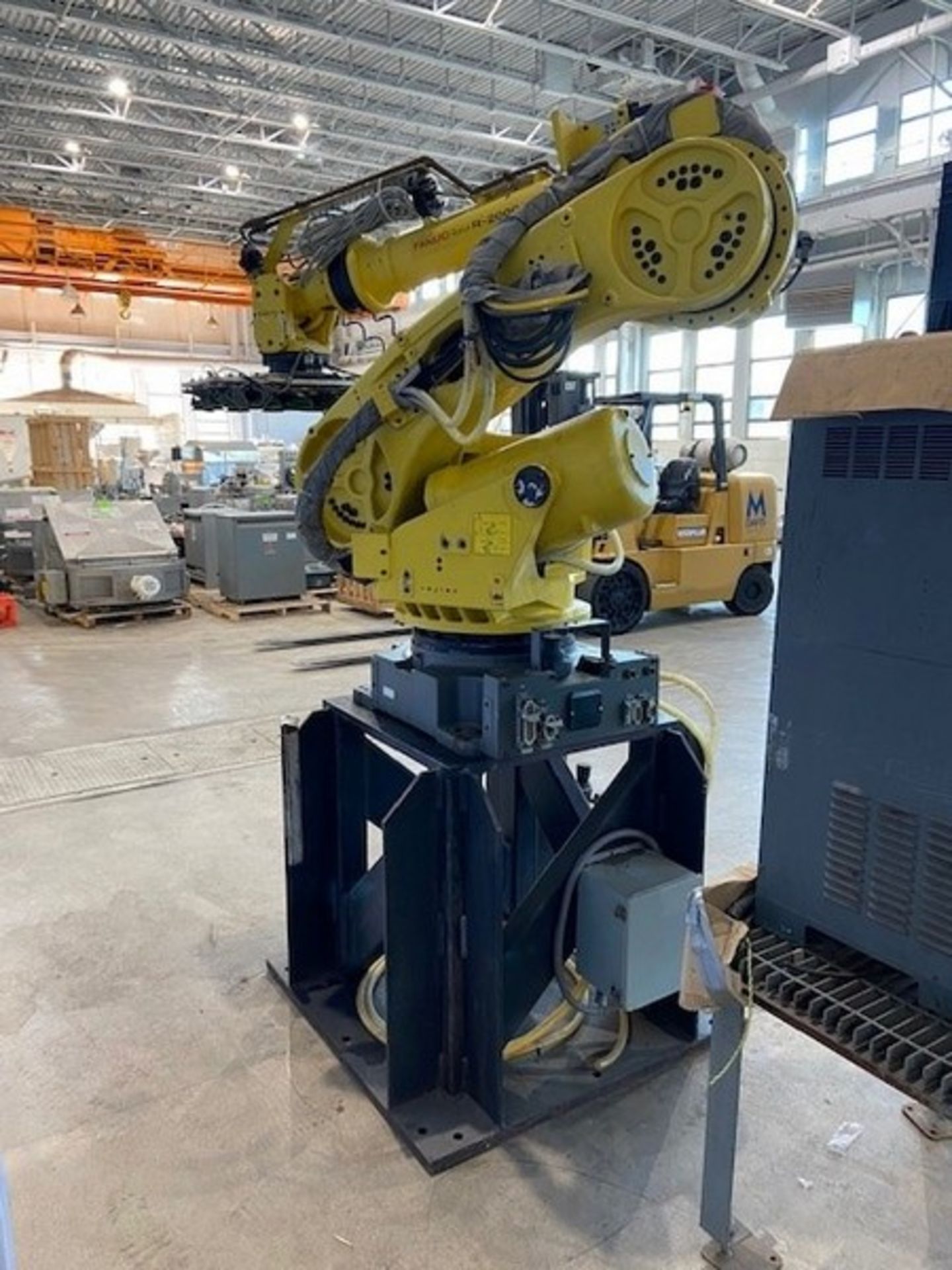 Fanuc Robot Arm, M/N R-2000iA 165F, Type A05B-2453-B150, S/N E05X04500, with 6 x 4 Suction Cup - Image 6 of 10