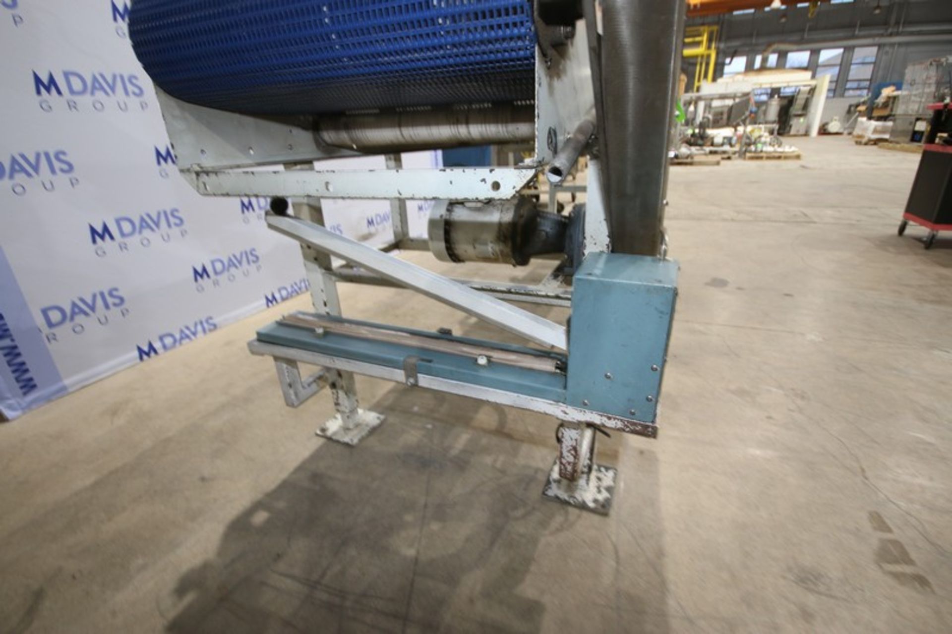 Straight Section of Conveyor, with Aprox. 24" W Blue Interlock Belt, Overall Length of Belt: - Bild 9 aus 9