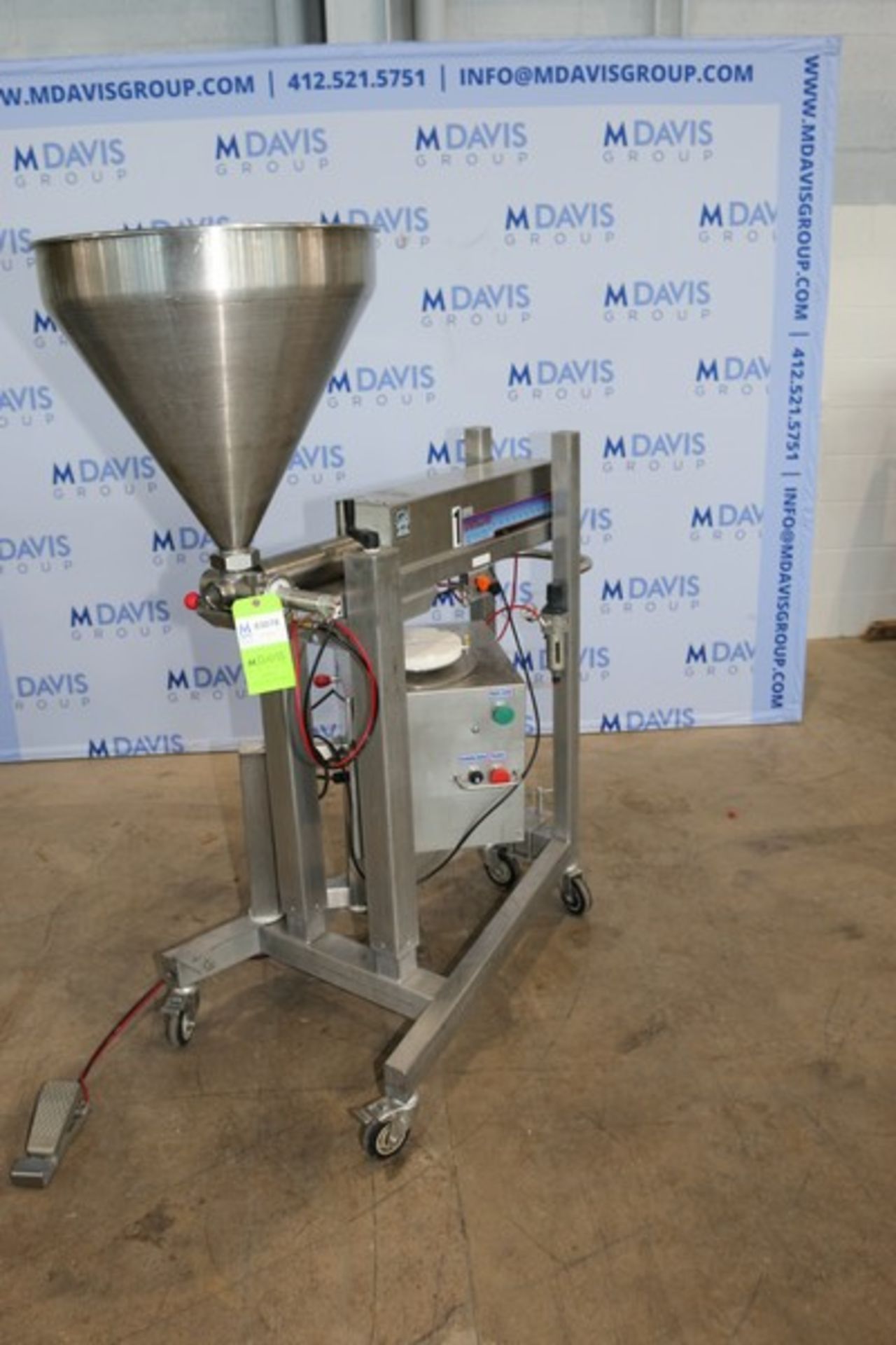 Unifiller Single Head Filler, with Aprox. 1-1/2" Clamp Type Outlet, with Foot Control & S/S Infeed - Bild 3 aus 9