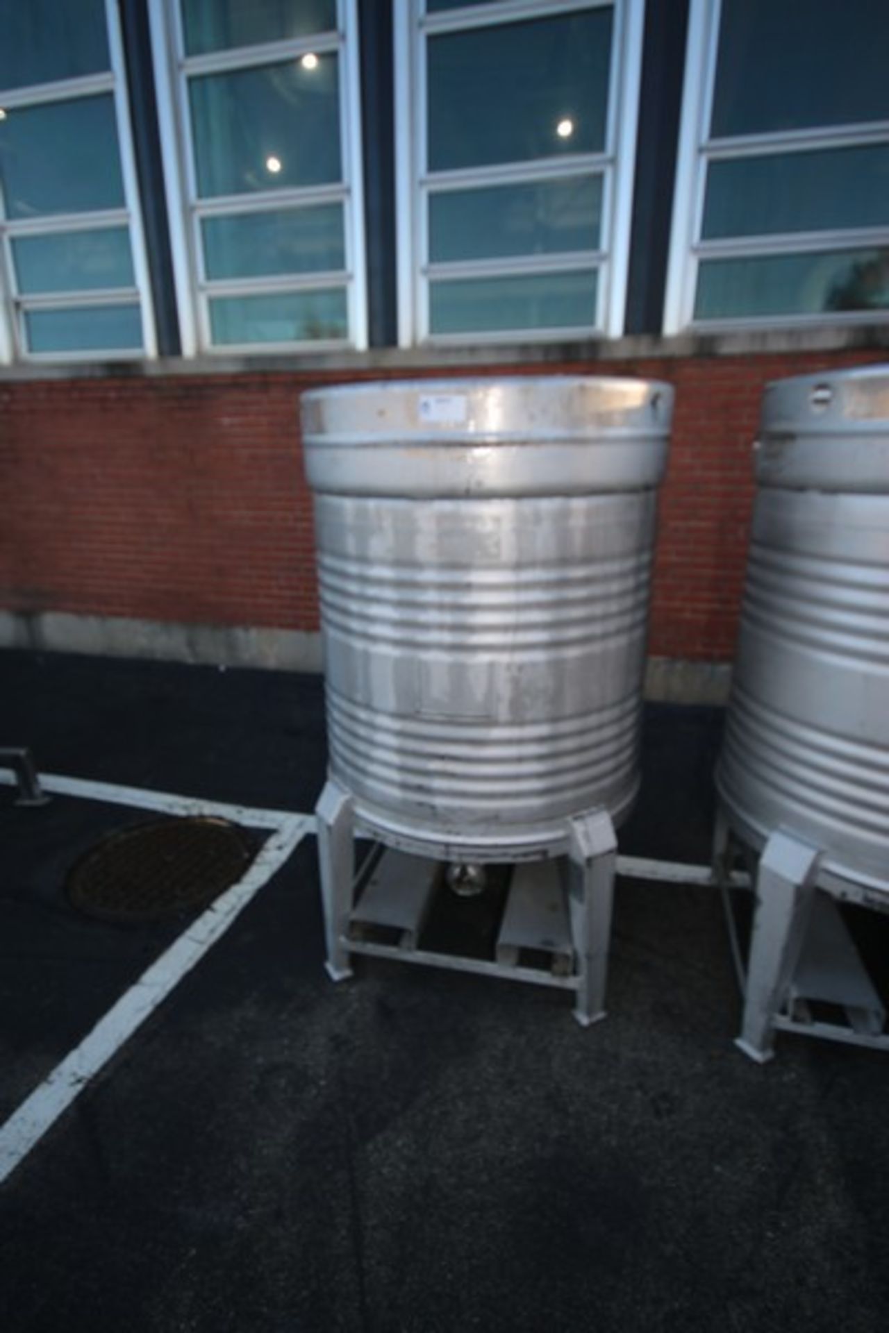 Aprox. 200 Gal. Vertical S/S Single Wall Tank, Internal Tank Dims.: Aprox. 40" Tall x 38" Dia.,