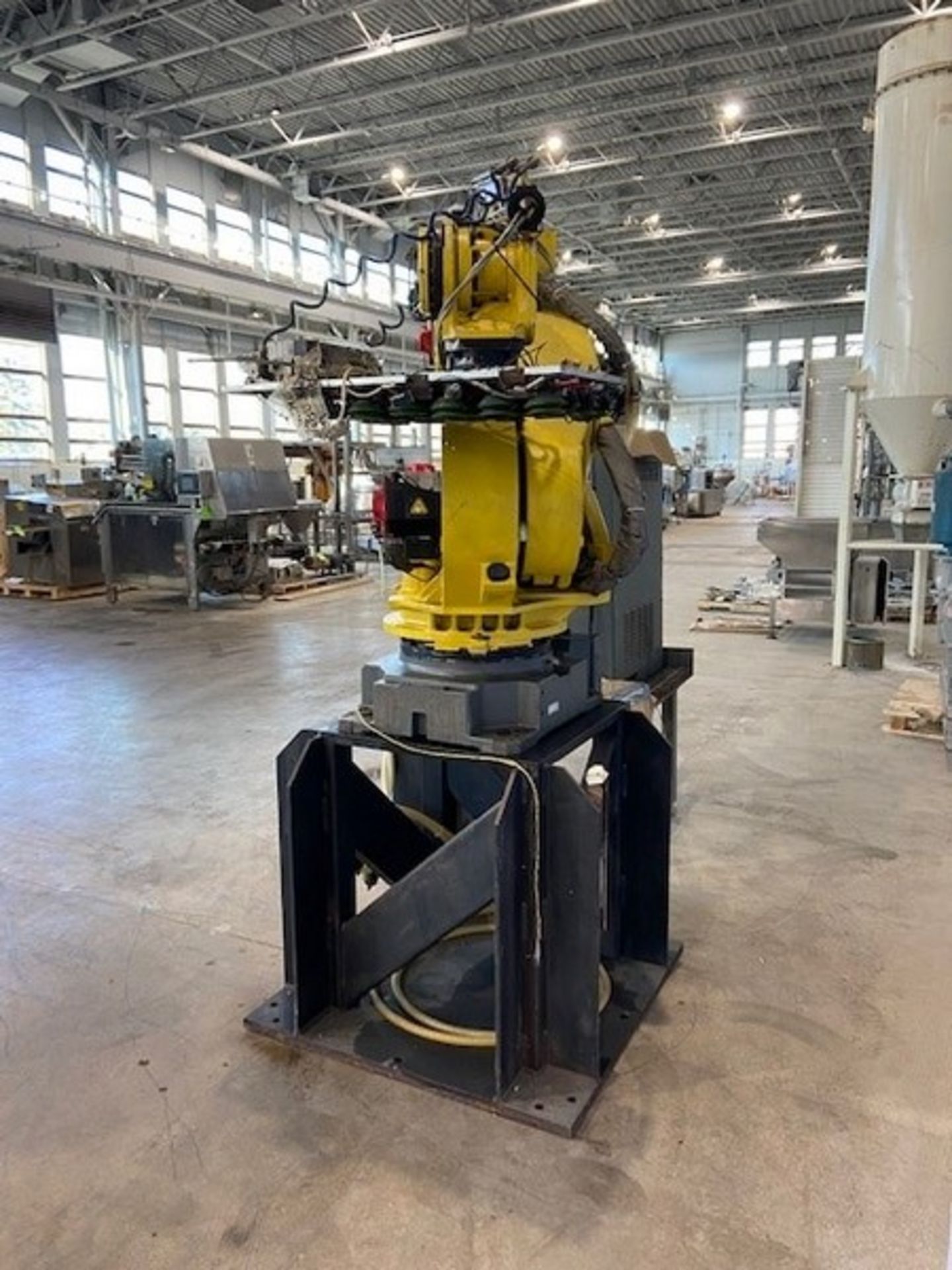 Fanuc Robot Arm, M/N R-2000iA 165F, Type A05B-2453-B150, S/N E05X04500, with 6 x 4 Suction Cup - Image 7 of 10