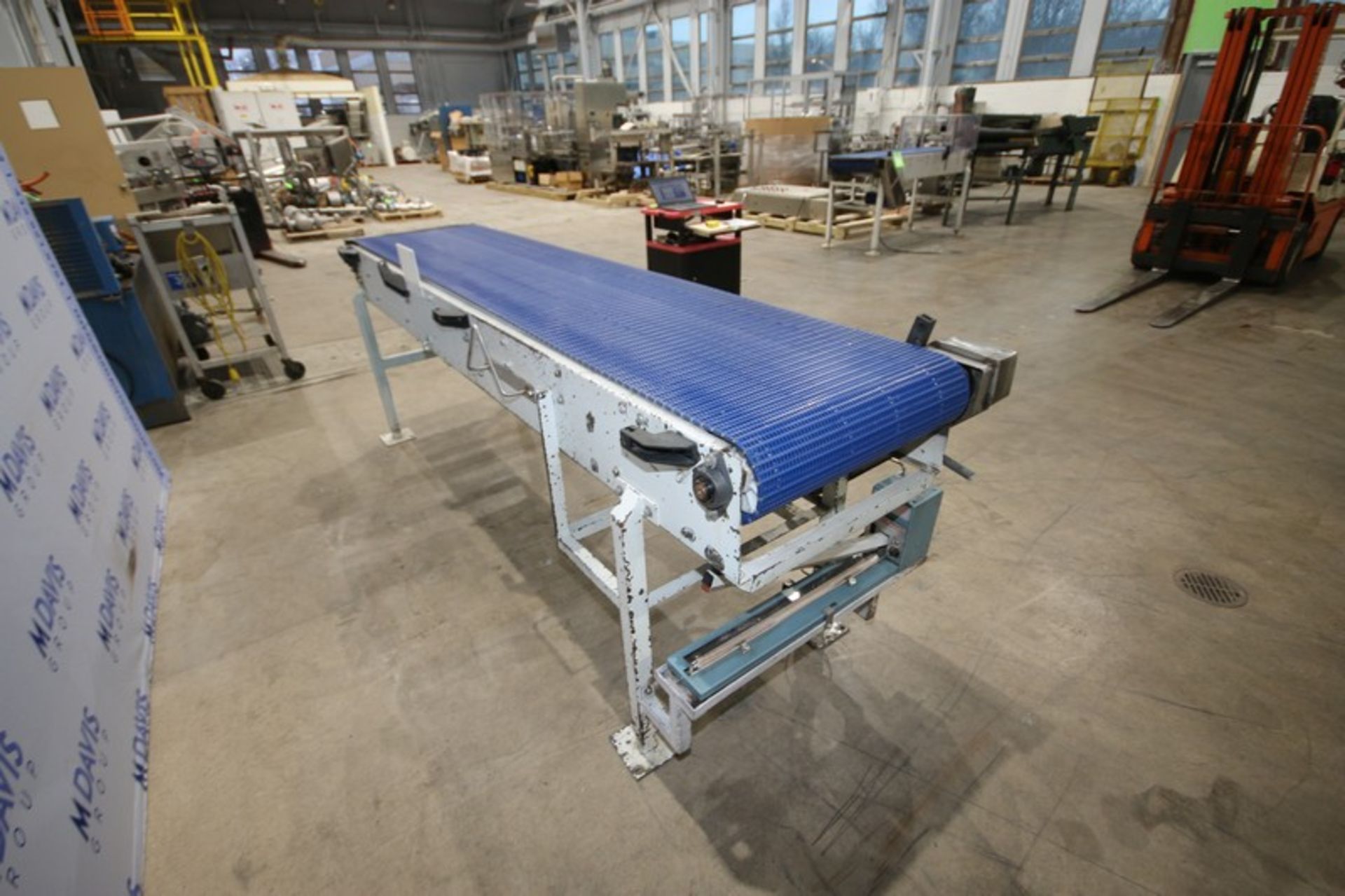 Straight Section of Conveyor, with Aprox. 24" W Blue Interlock Belt, Overall Length of Belt: - Bild 6 aus 9