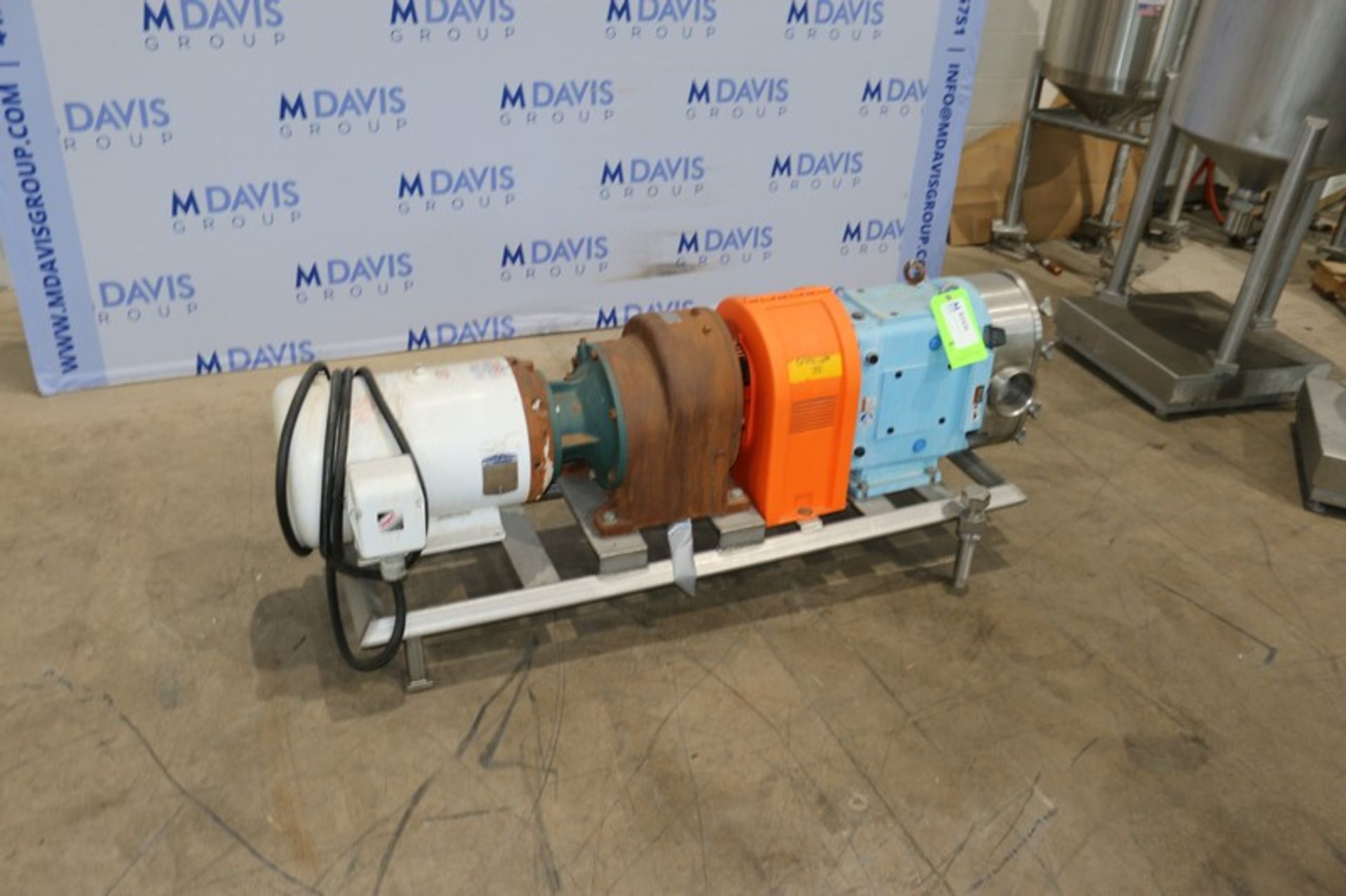 2015 SPX 15 hp Positive Displacement Pump,M/N 220 U1, S/N 3034802 R2-9, with Aprox. 4" Thread Type - Image 2 of 8