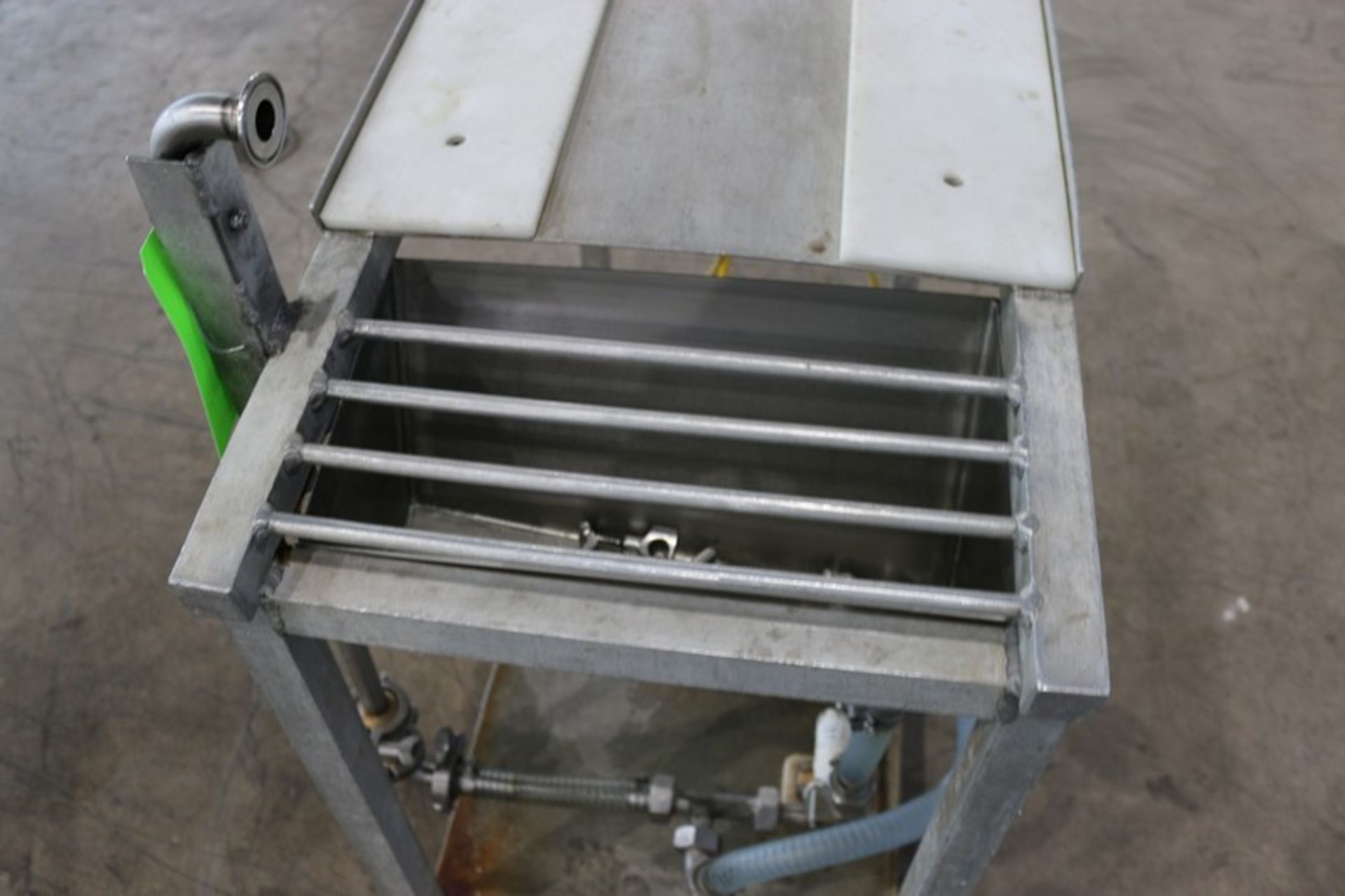 S/S Drain Chart,with Slanted Top with S/S Collection Hopper, with Baldor 0.5 hp Pump, Mounted on S/s - Bild 6 aus 9