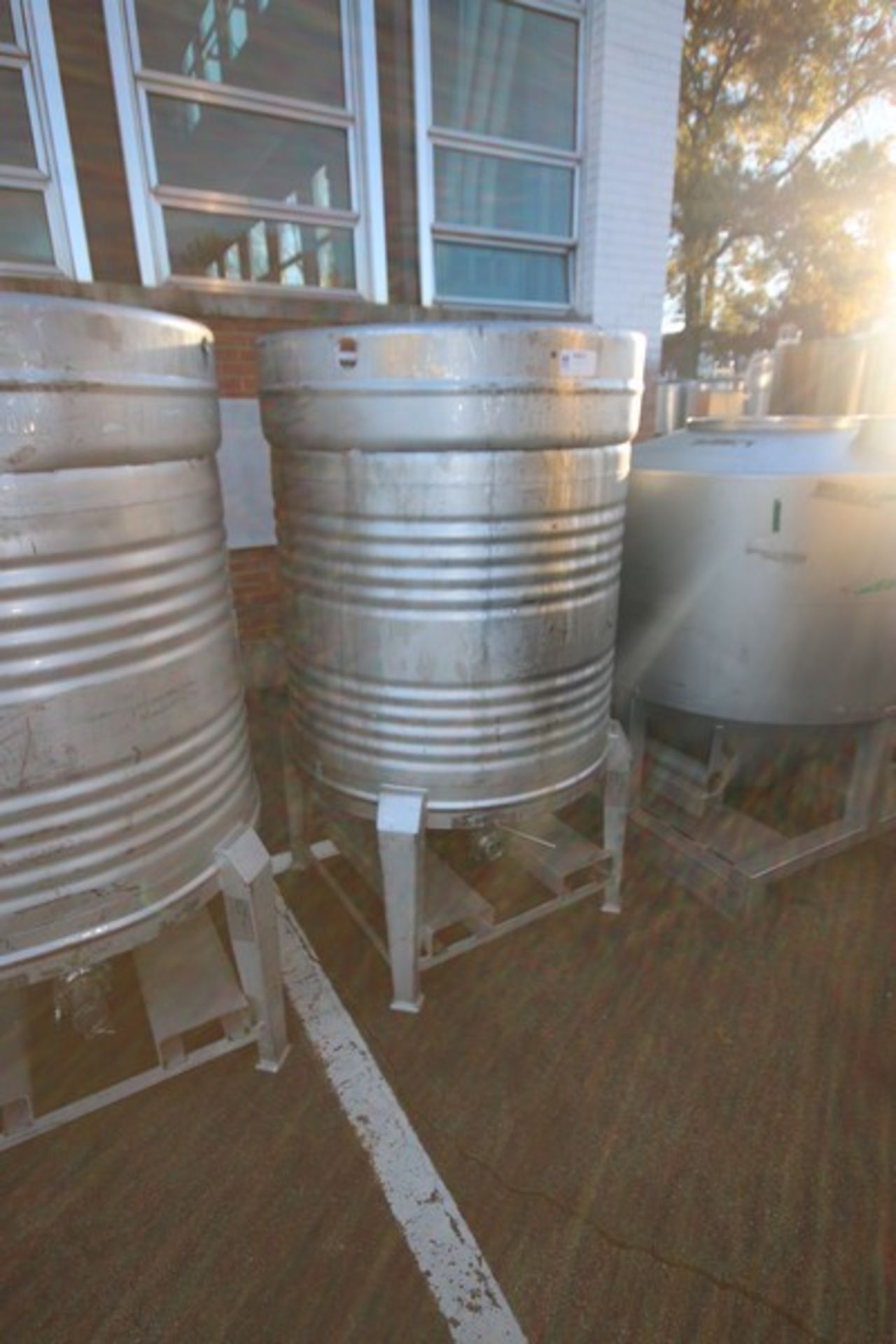 Aprox. 200 Gal. Vertical S/S Single Wall Tank,Internal Tank Dims.: Aprox. 40" Tall x 38" Dia.,