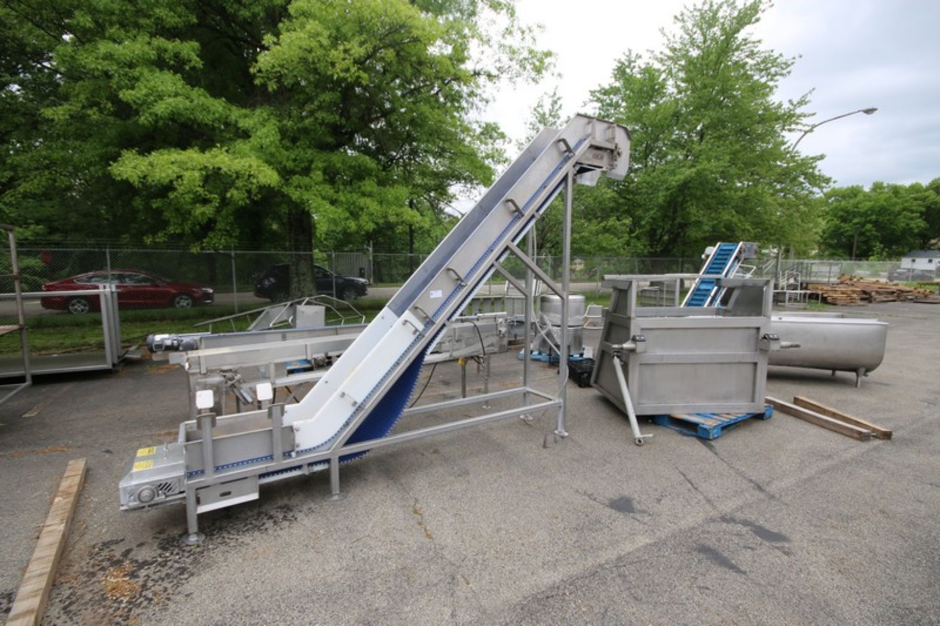 HMI Incline Conveyor with Cleats, Belt to Ground: Aprox. 8 ft. 5” H, with Aprox. 9” Cleat Spacing,