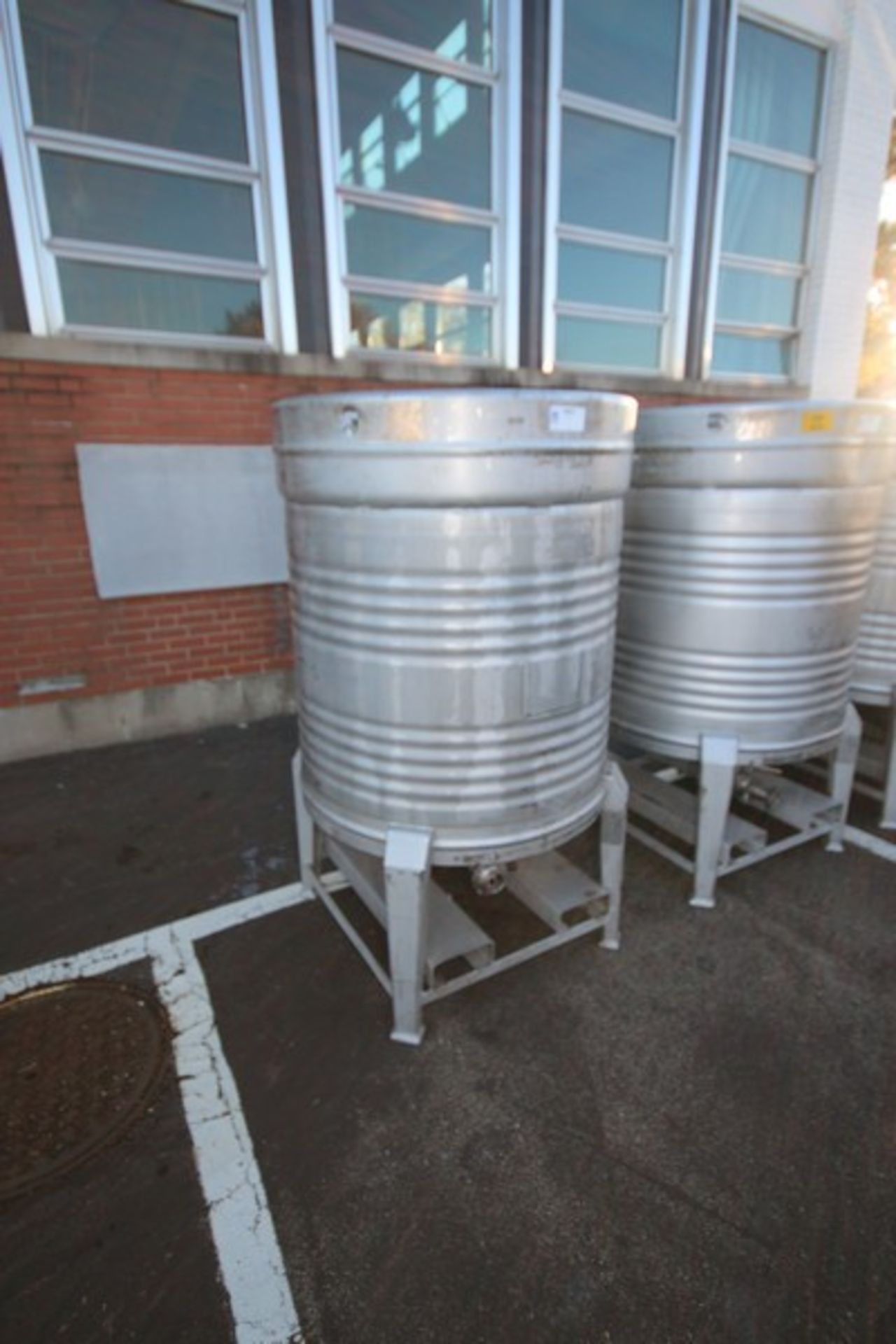 Aprox. 200 Gal. Vertical S/S Single Wall Tank,Internal Tank Dims.: Aprox. 40" Tall x 38" Dia.,