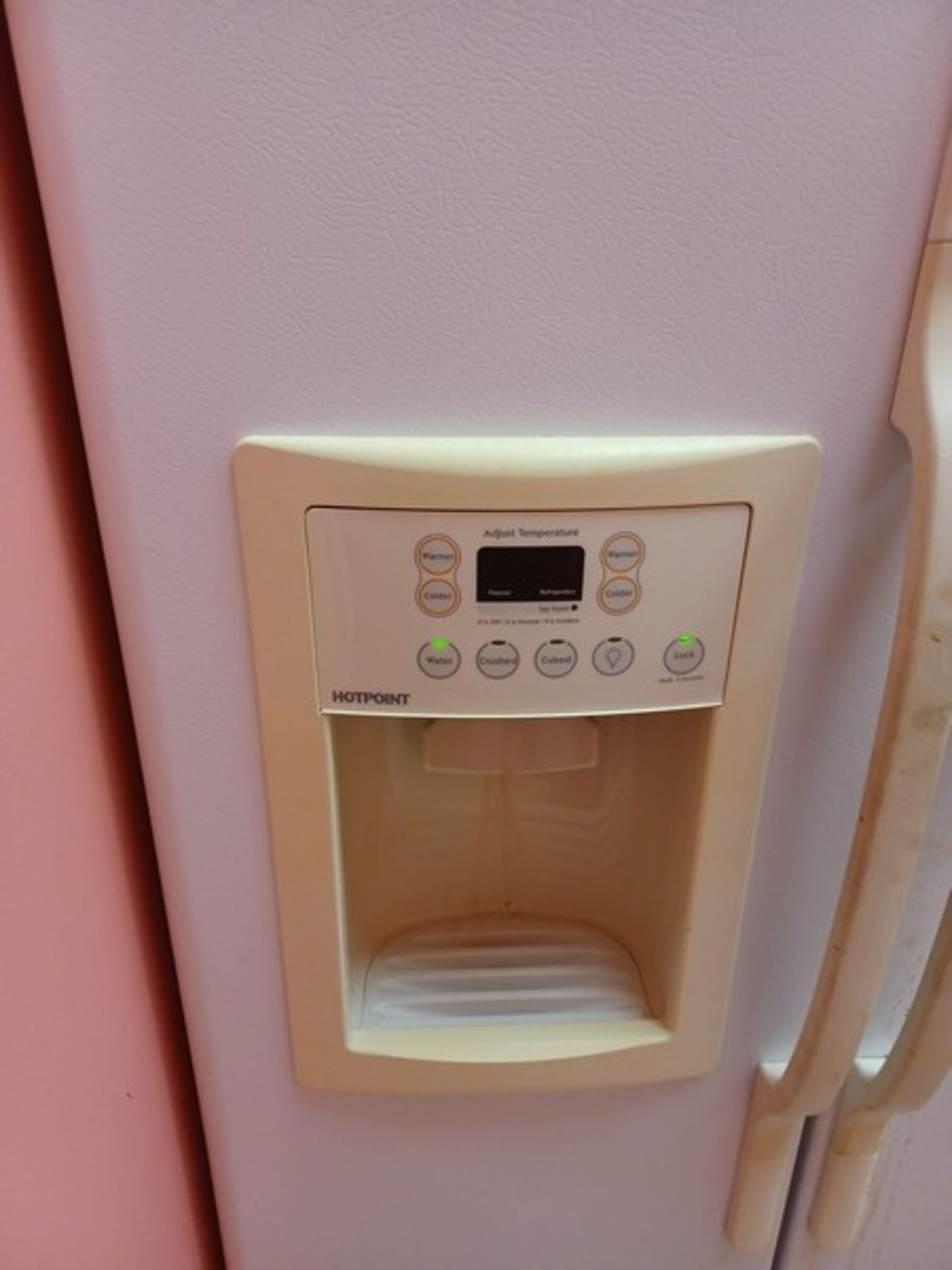 All Kitchen contents: HotPoint Double Door Refrigerator, white, 2 side-by-side doors, with ice maker - Image 2 of 6