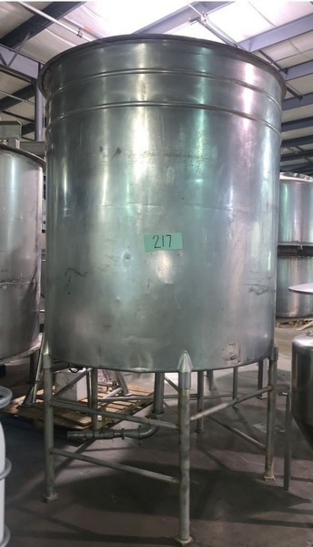 1000 Gallon (approx.) Stainless Steel Single Wall Tank-70" diameter, 60" straight side. Flat top and