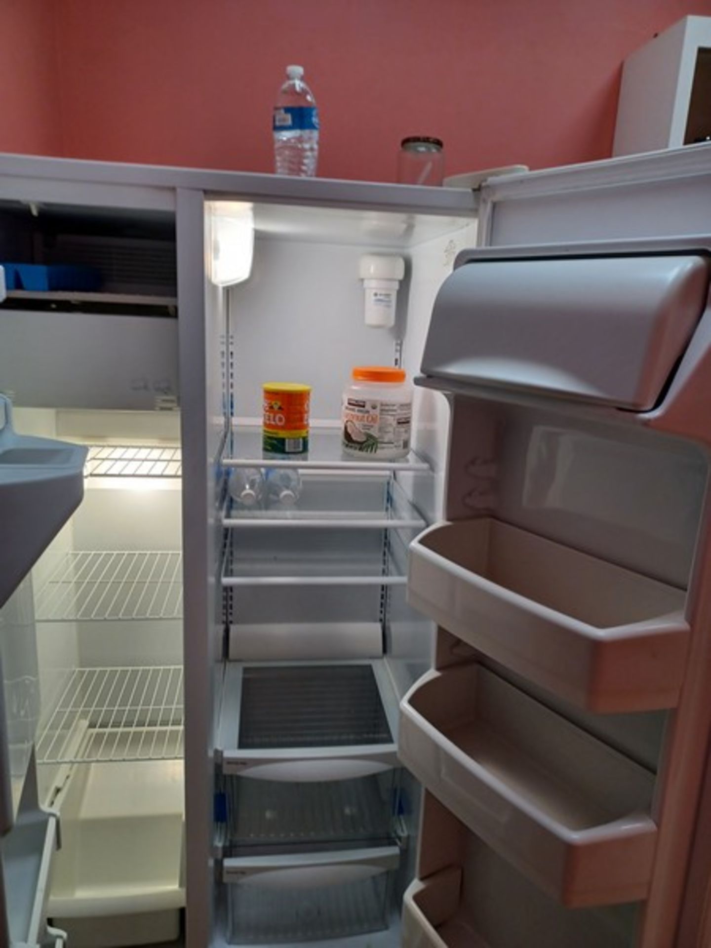 All Kitchen contents: HotPoint Double Door Refrigerator, white, 2 side-by-side doors, with ice maker - Image 3 of 6