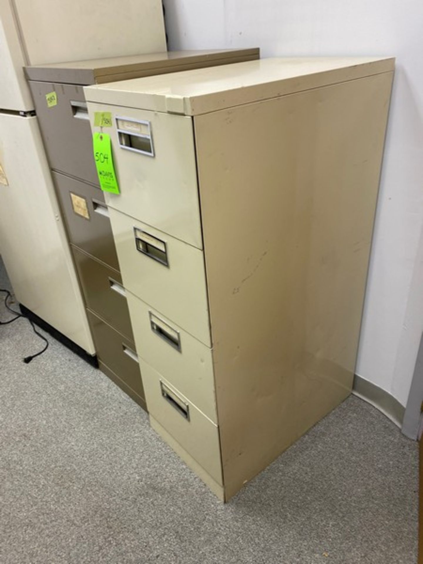2 filing cabinets without locks. 18"Wx26"Dx52"H & 18"Wx28.5"Dx50.5"H (Elevator Handling Fee $20) ( - Image 4 of 6